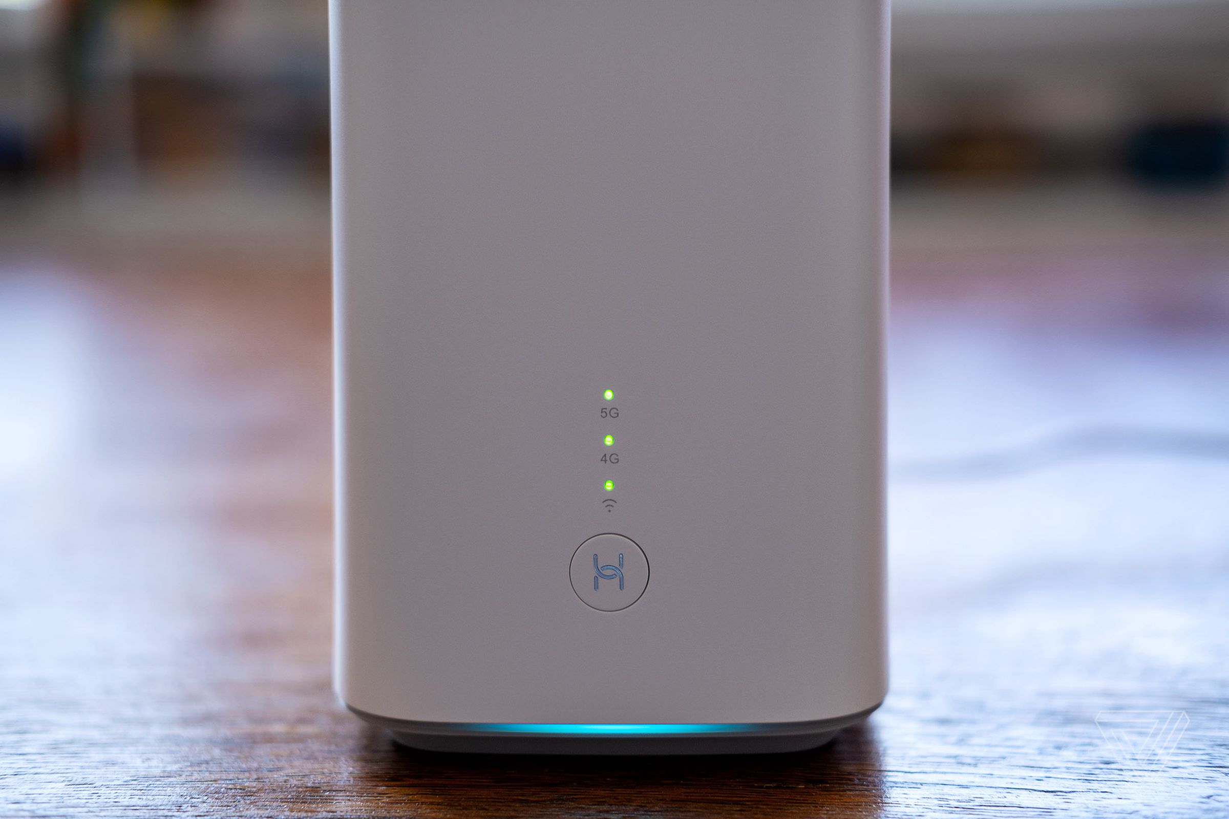 The three lights on the base of the router show which networks it’s connected to.
