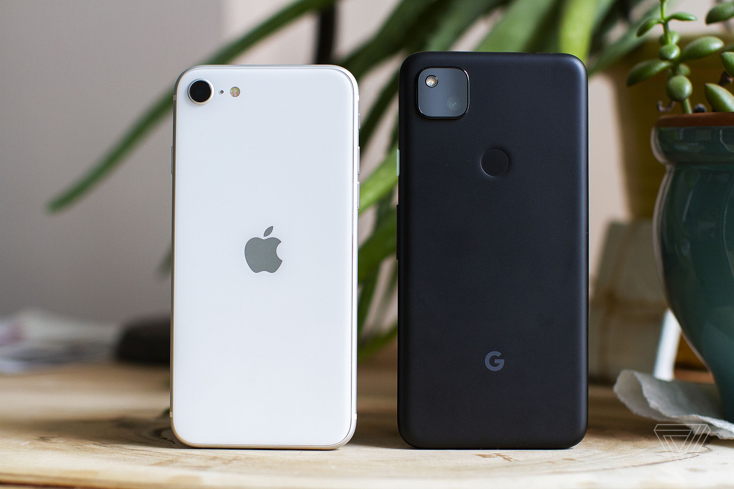 Apple’s iPhone SE and the Google Pixel 4A