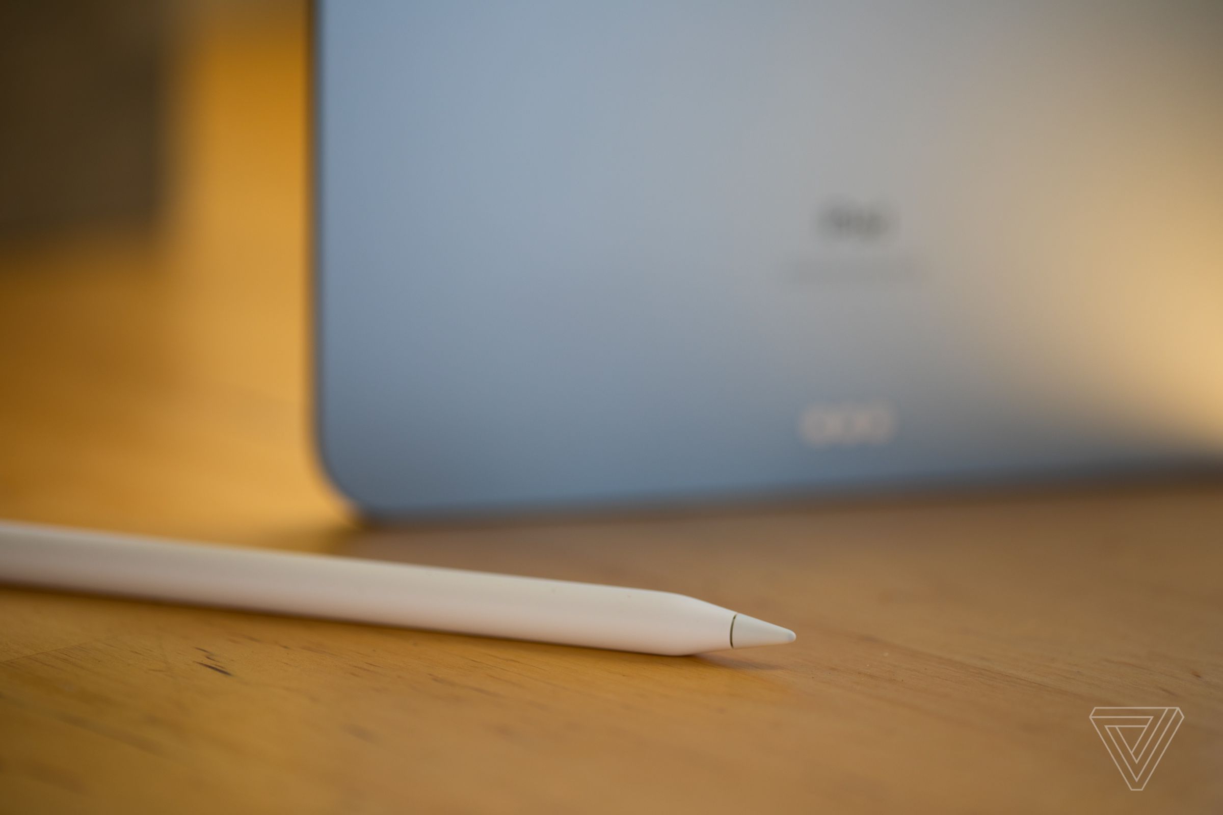 It also (only) works with the newer style of the Apple Pencil