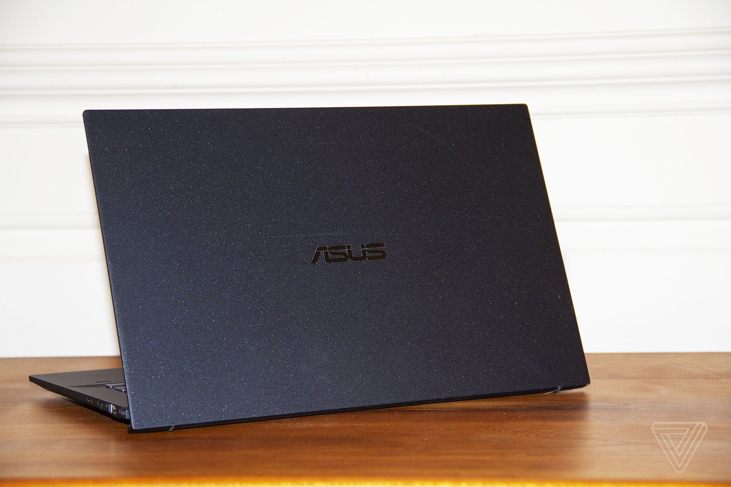 The Asus ExpertBook B9450 facing away from the canera, angled to the left.