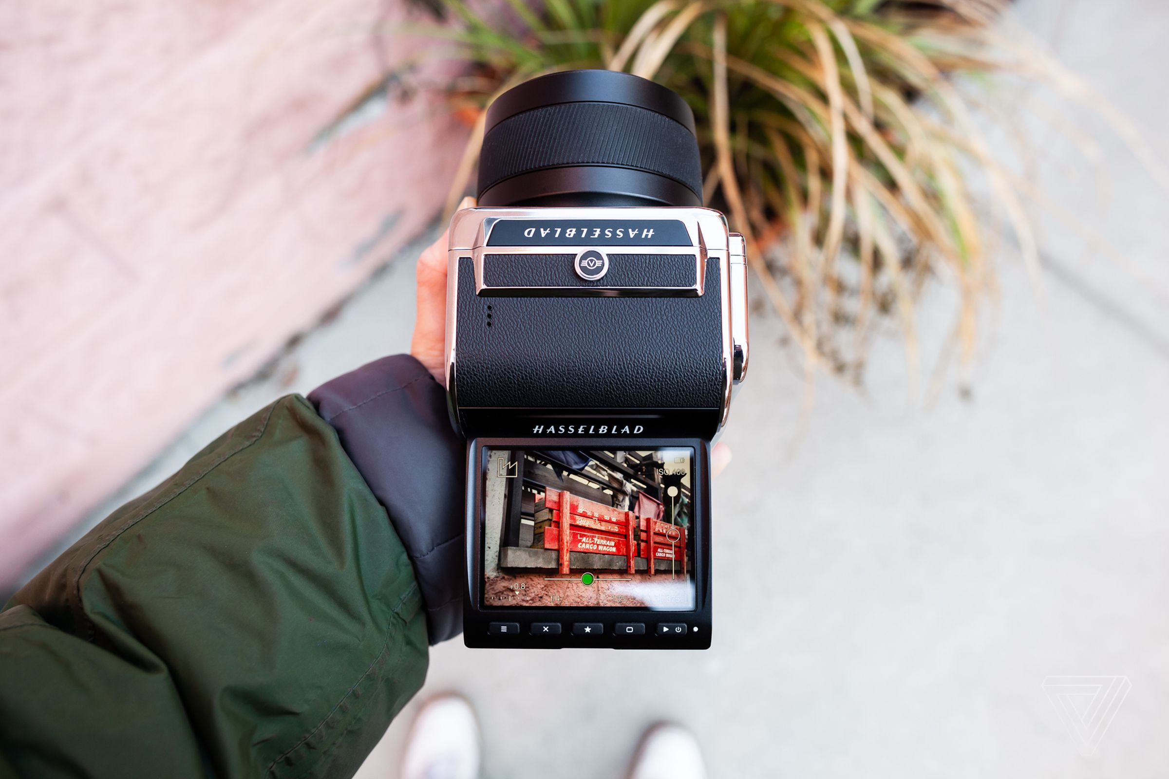 A 90-degree articulating screen allows you to look down and into the camera at your subject.