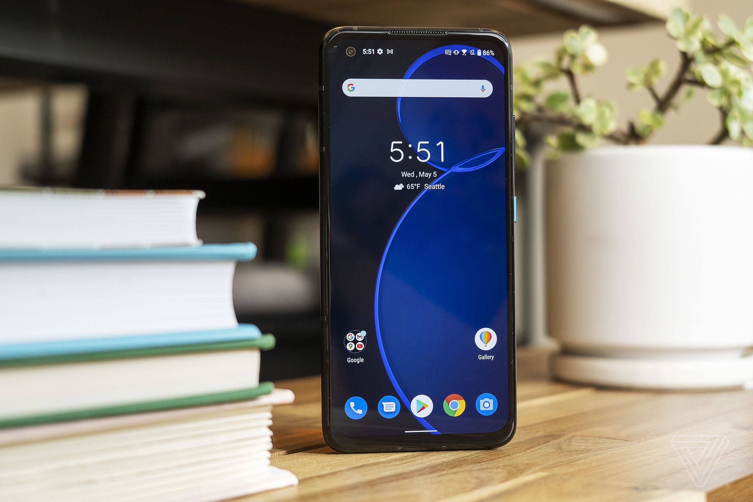 The ZenFone 8 doesn’t sacrifice a flagship experience to achieve its small form factor.