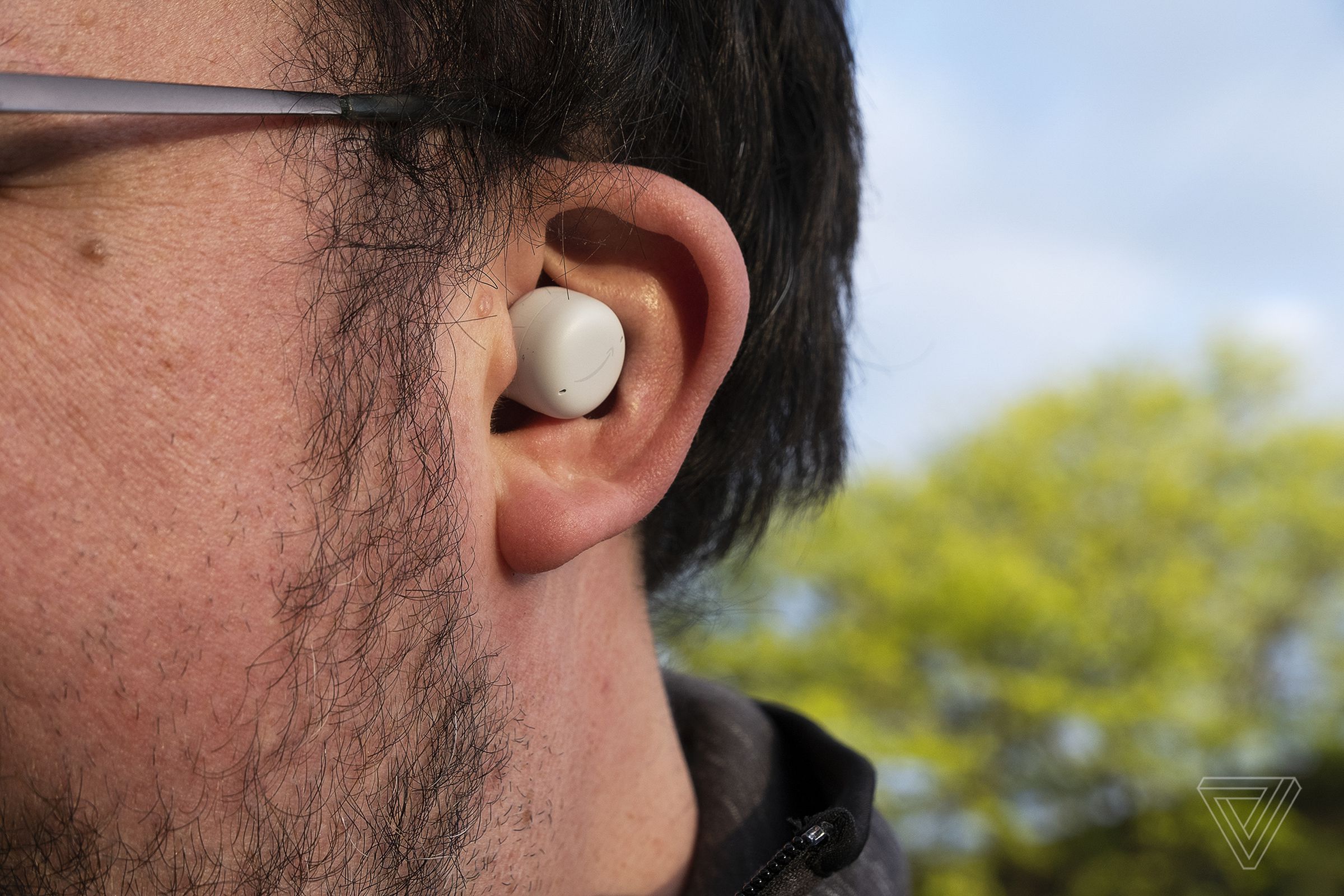 The earbuds have a vented design to reduce ear pressure.