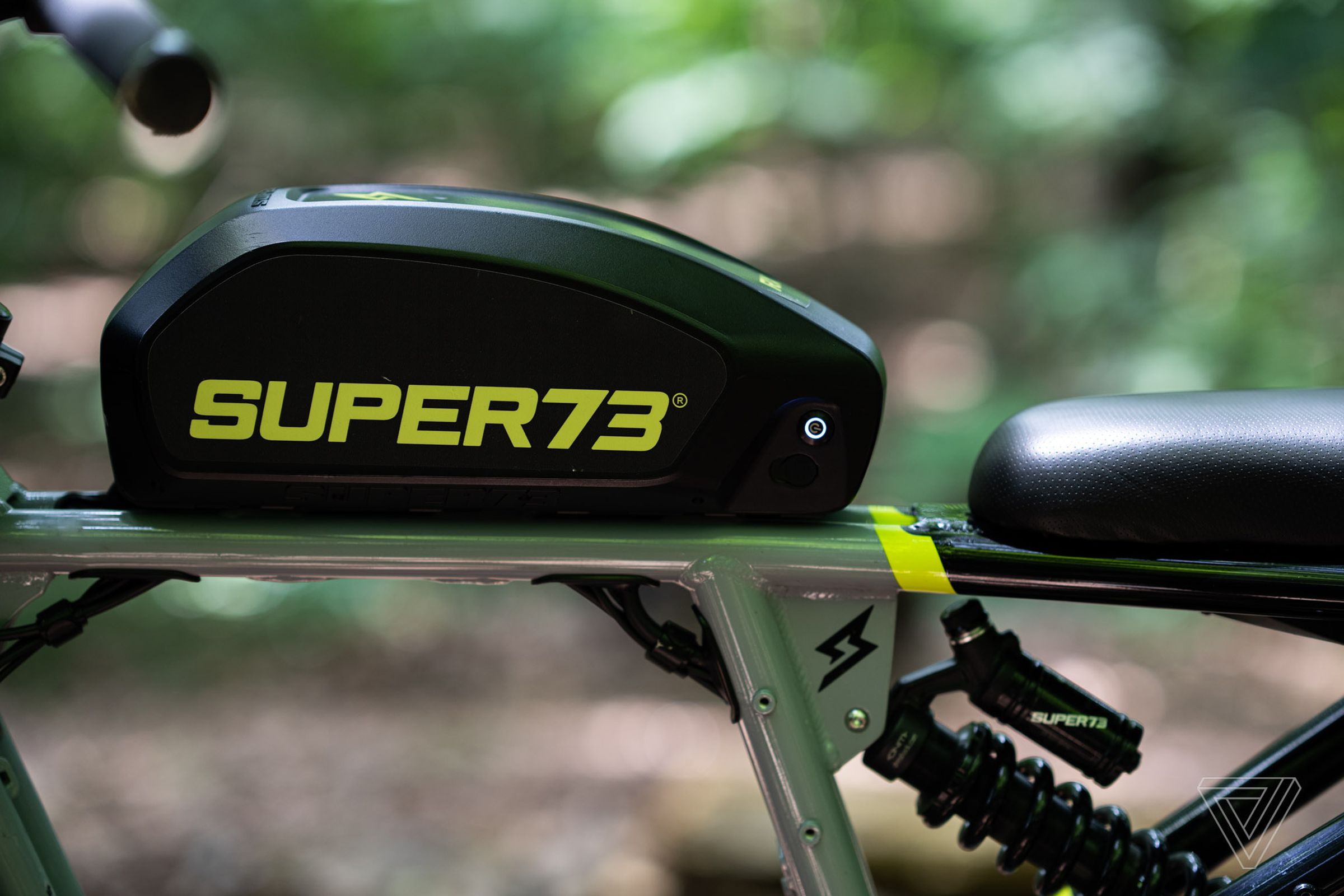 Super73’s RX comes with a 5V 2.8lb charger that is capable of charging the 960Wh battery in three to four hours.