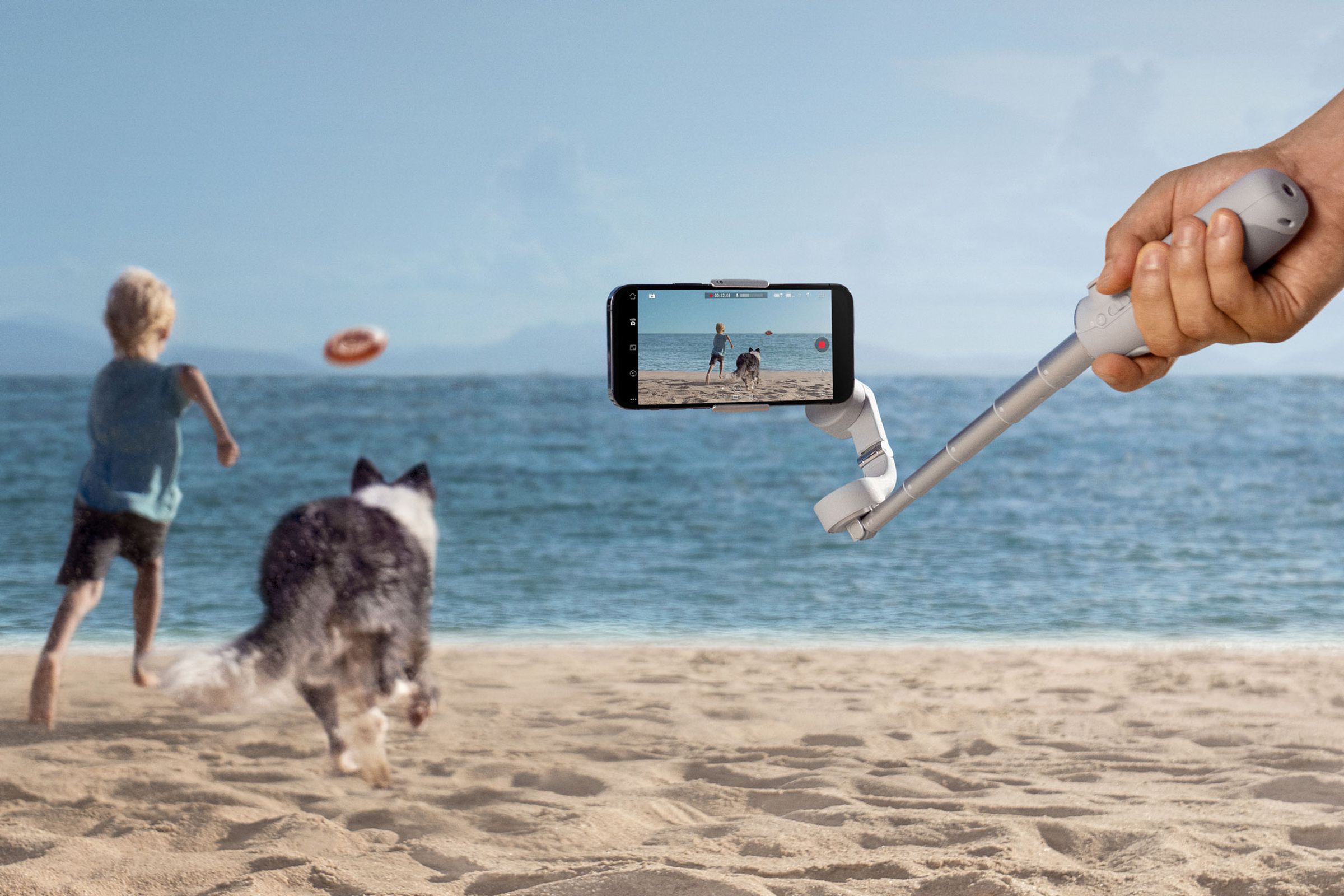The 8.4-inch built-in extension rod helps you capture footage from more interesting perspectives.