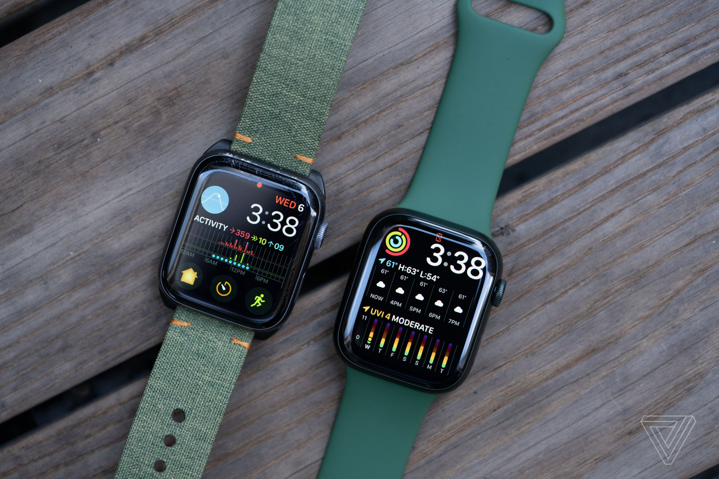 The Modular Duo face lets the Series 7 (right) have two full-width complications.