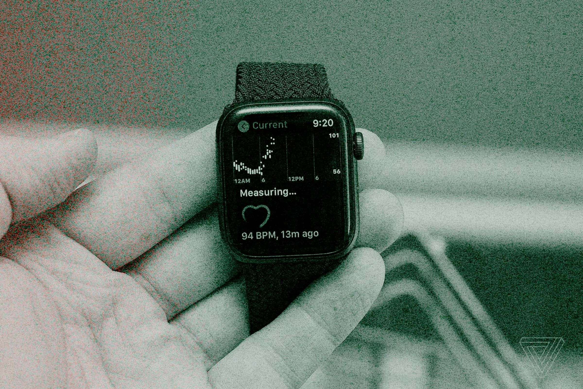 An Apple Watch SE, from 2020, measuring heart rate.
