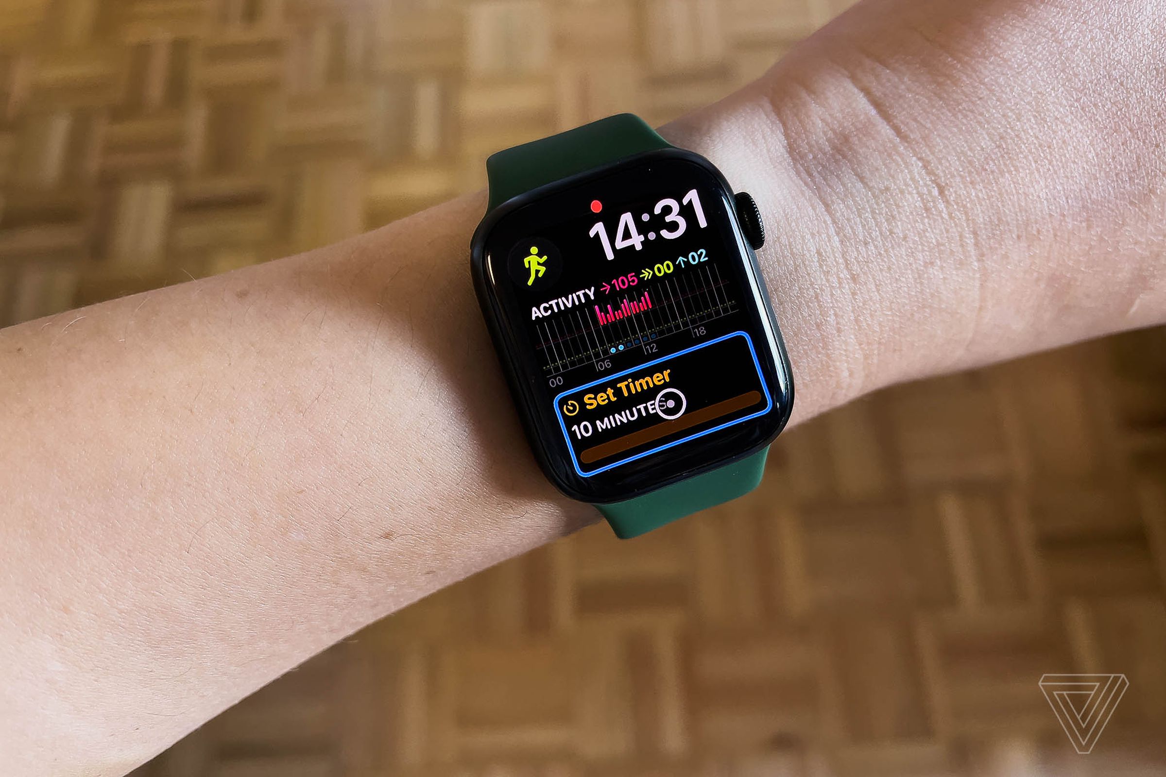 An Apple Watch Series 7 screen with Assistive Touch’s Motion pointer enabled. 