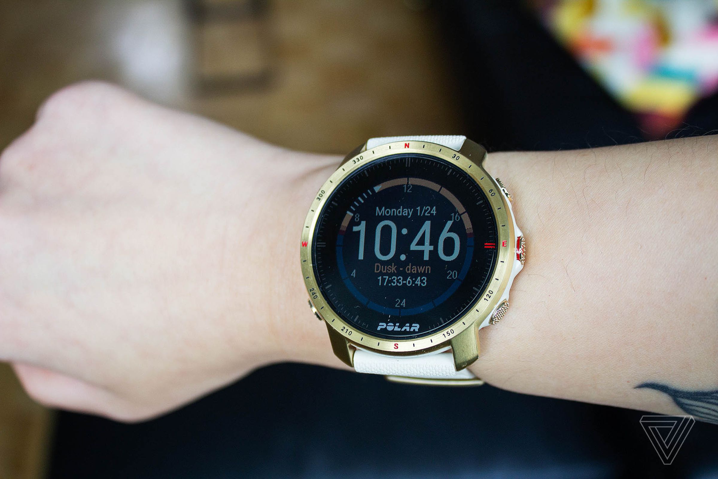It’s big, but not hideous to look at. This is also what the Dusk / Dawn watch face looks like in moderate sunlight with the backlight on low.