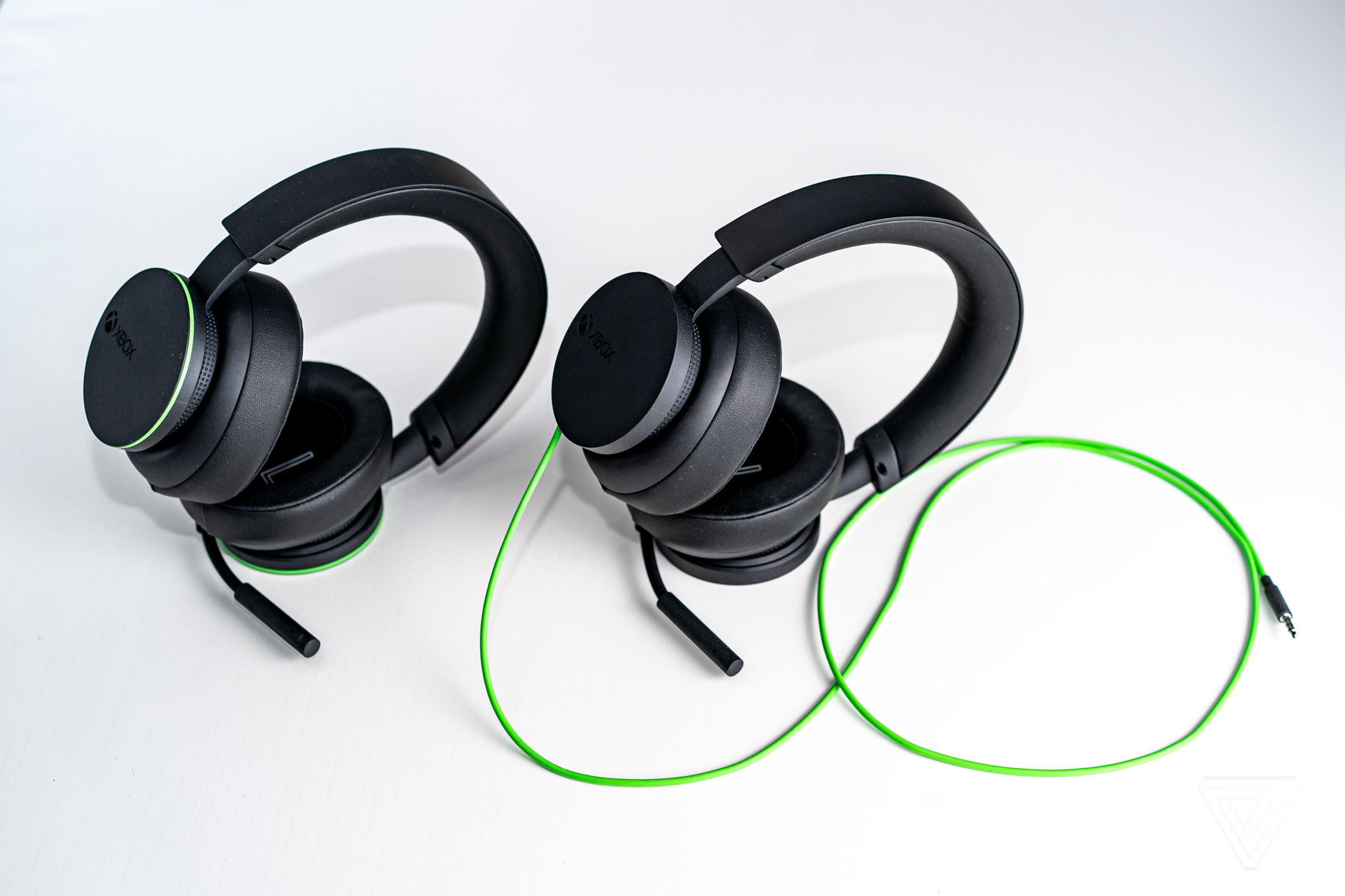 Side-by-side comparison of the Xbox Wireless Headset (left) and Xbox Stereo Headset (right).