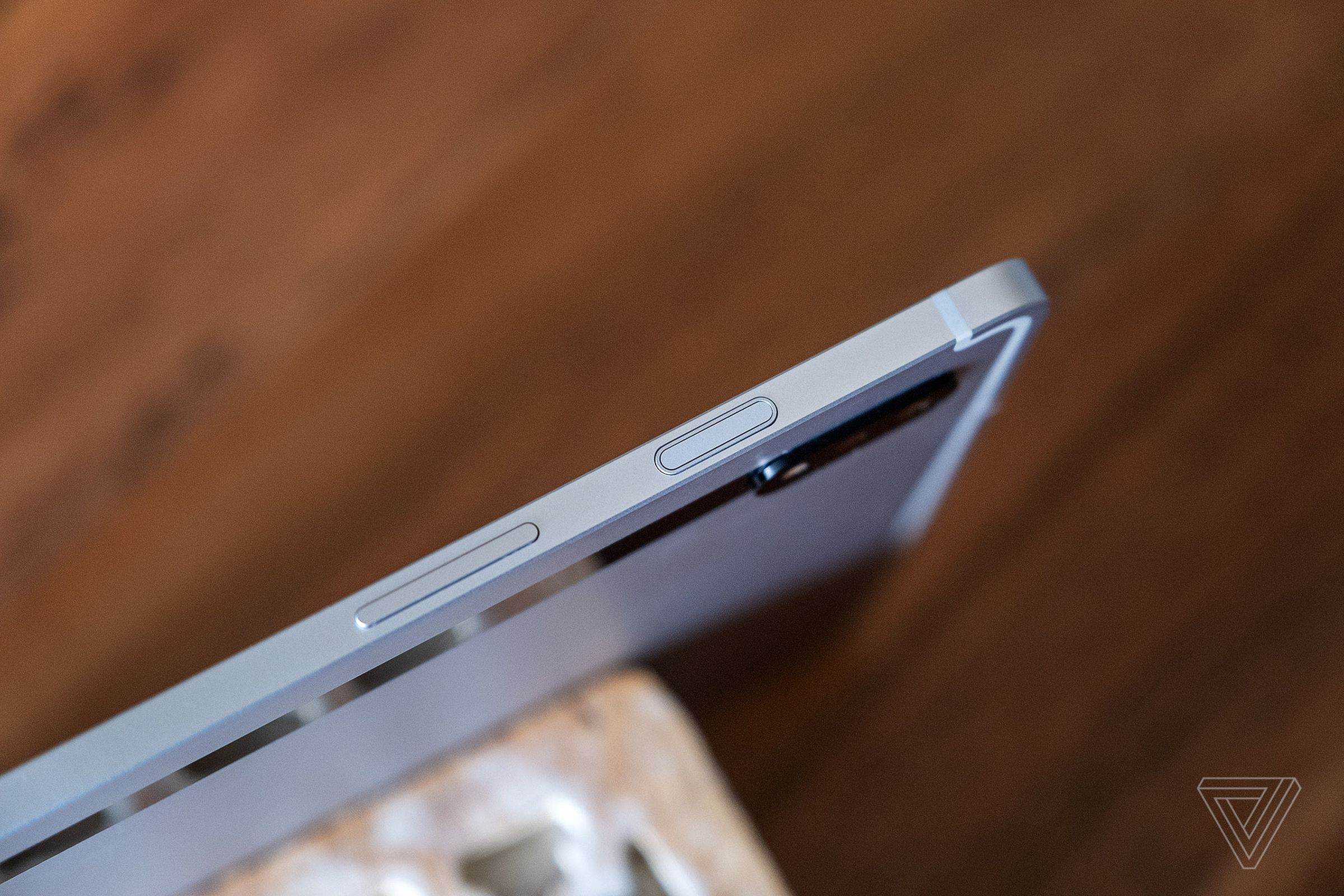 One of the hardware differences between the two models is their biometric system; the Tab S8 Plus has an under-screen fingerprint scanner, while the Tab S8 has a fingerprint scanner embedded in its sleep / wake key, seen here.