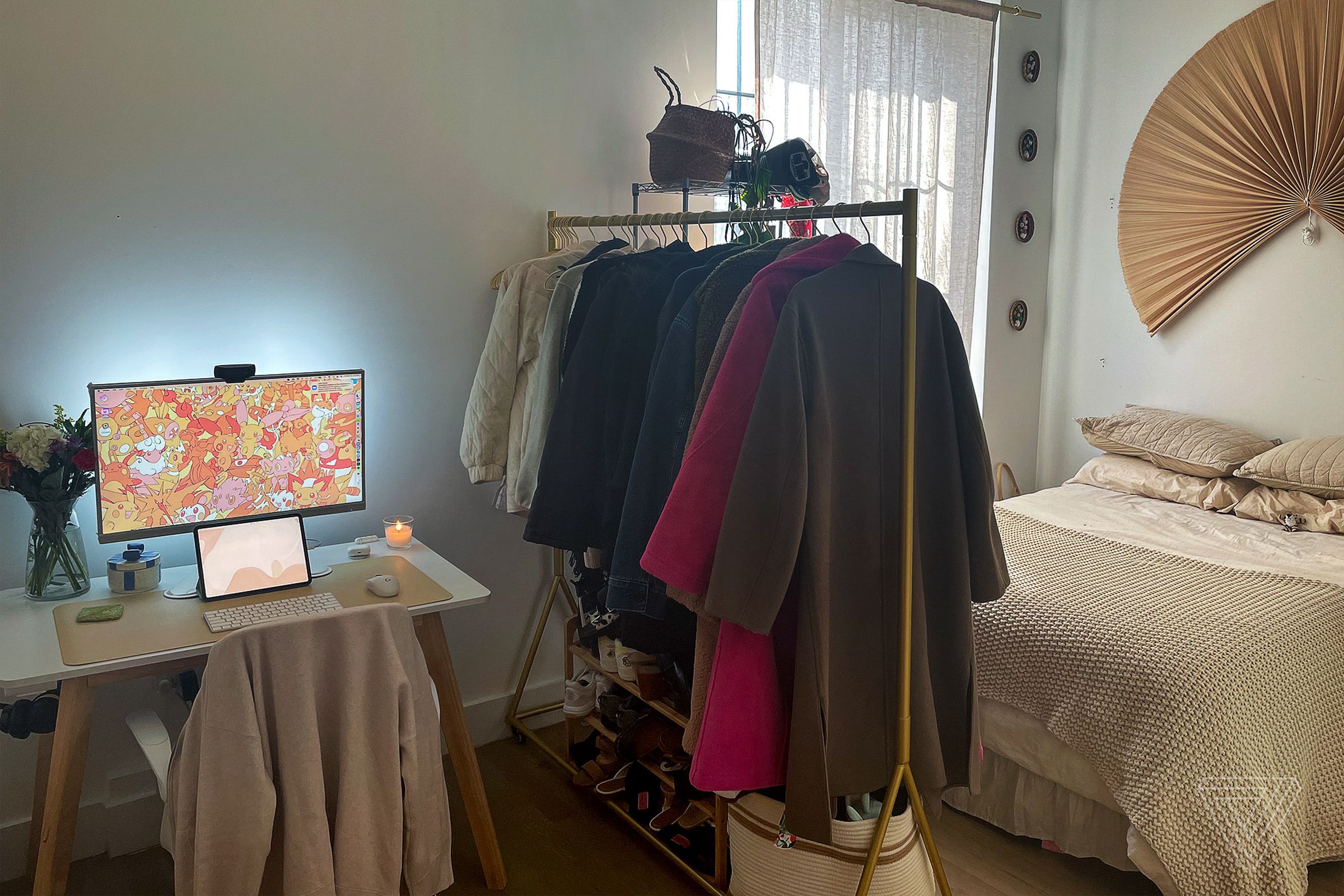 A hanging rack creates a separate work area.
