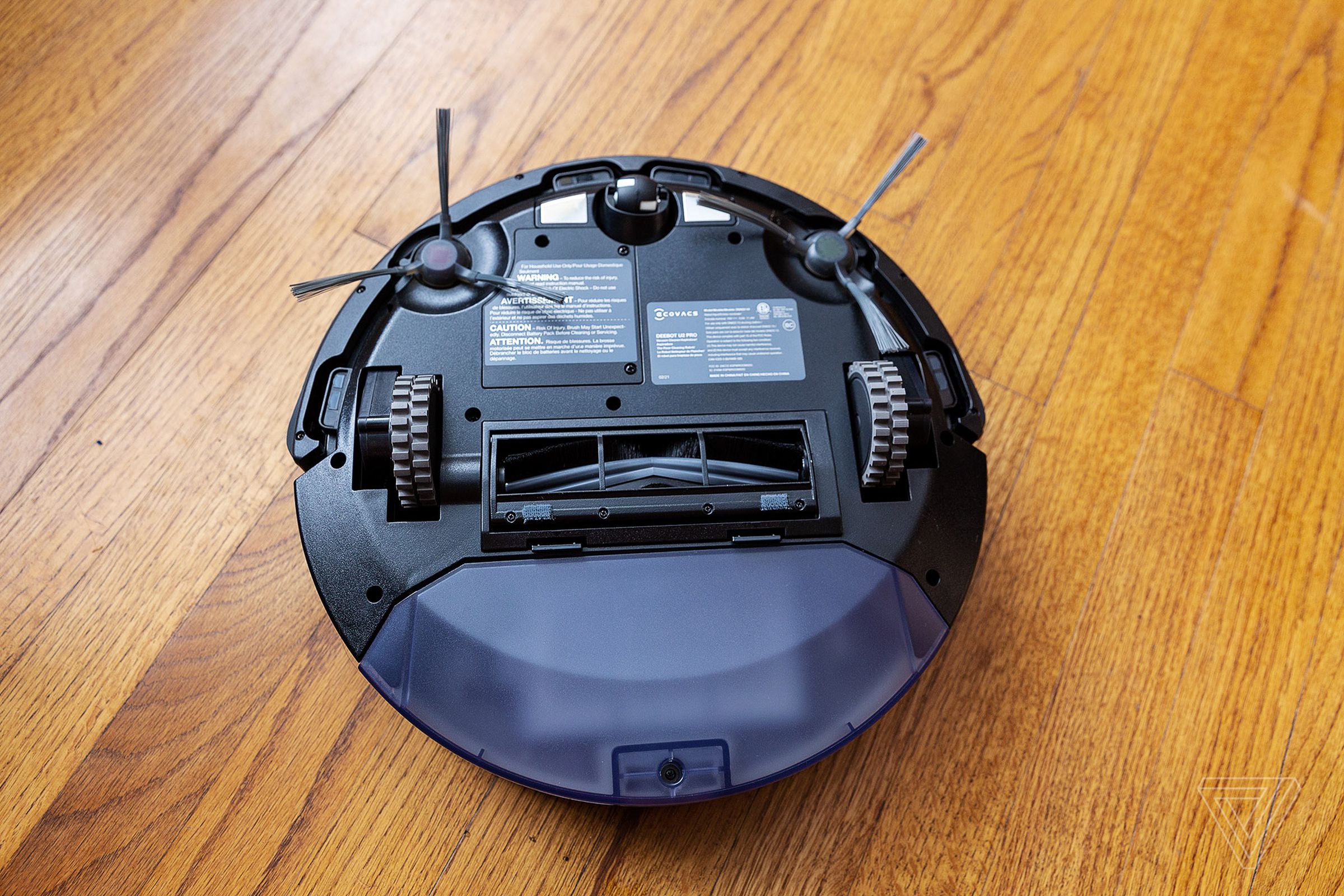 The Deebot U2 uses a bristle / rubber brush or a rubber brush, and has two side brushes.