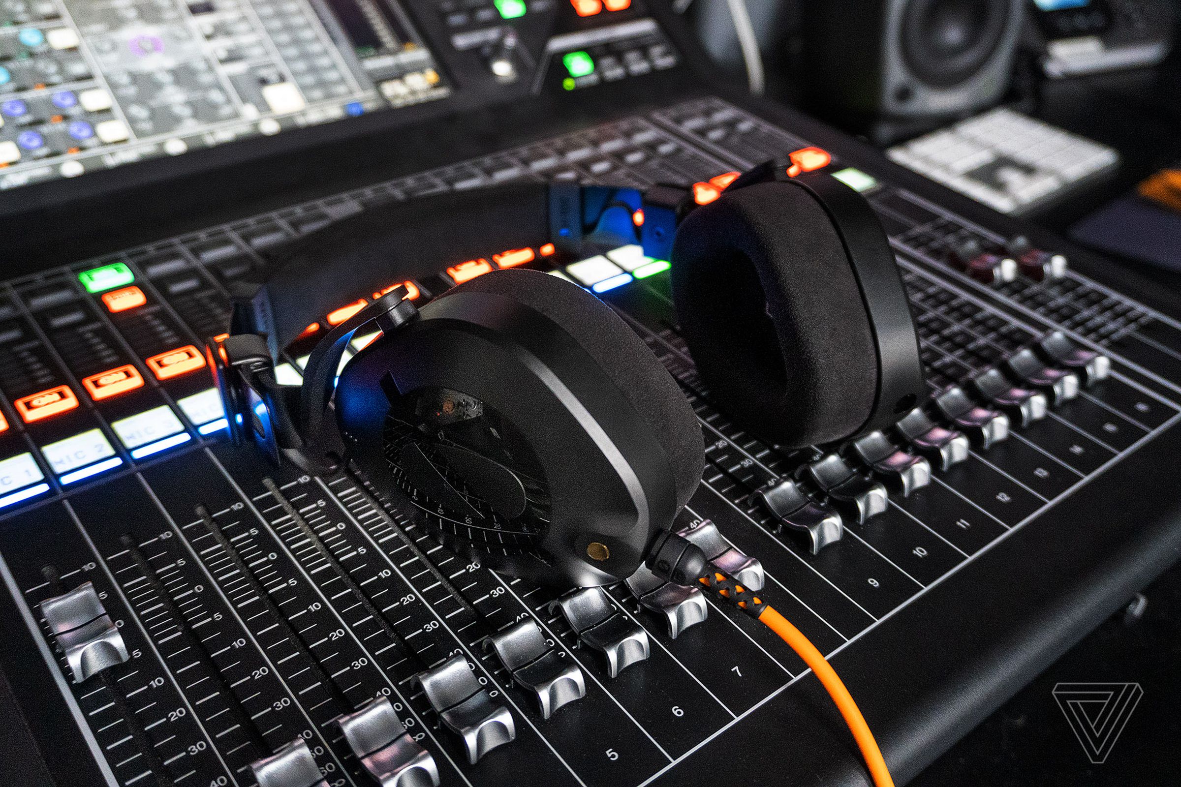 The NTH-100’s sound signature is designed to be flat and not color the audio in any way.