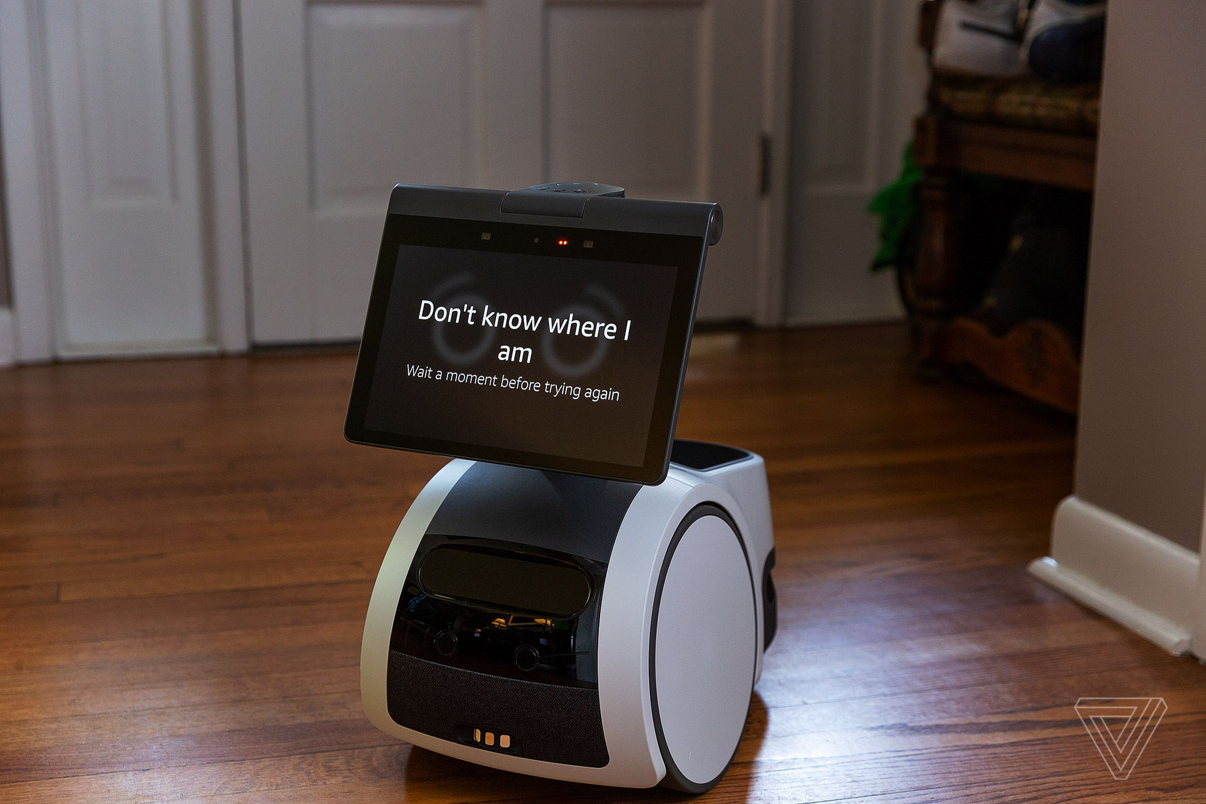 Astro doesn’t speak (only Alexa does) but displays messages on the screen when there’s a problem or to tell you what it’s doing.