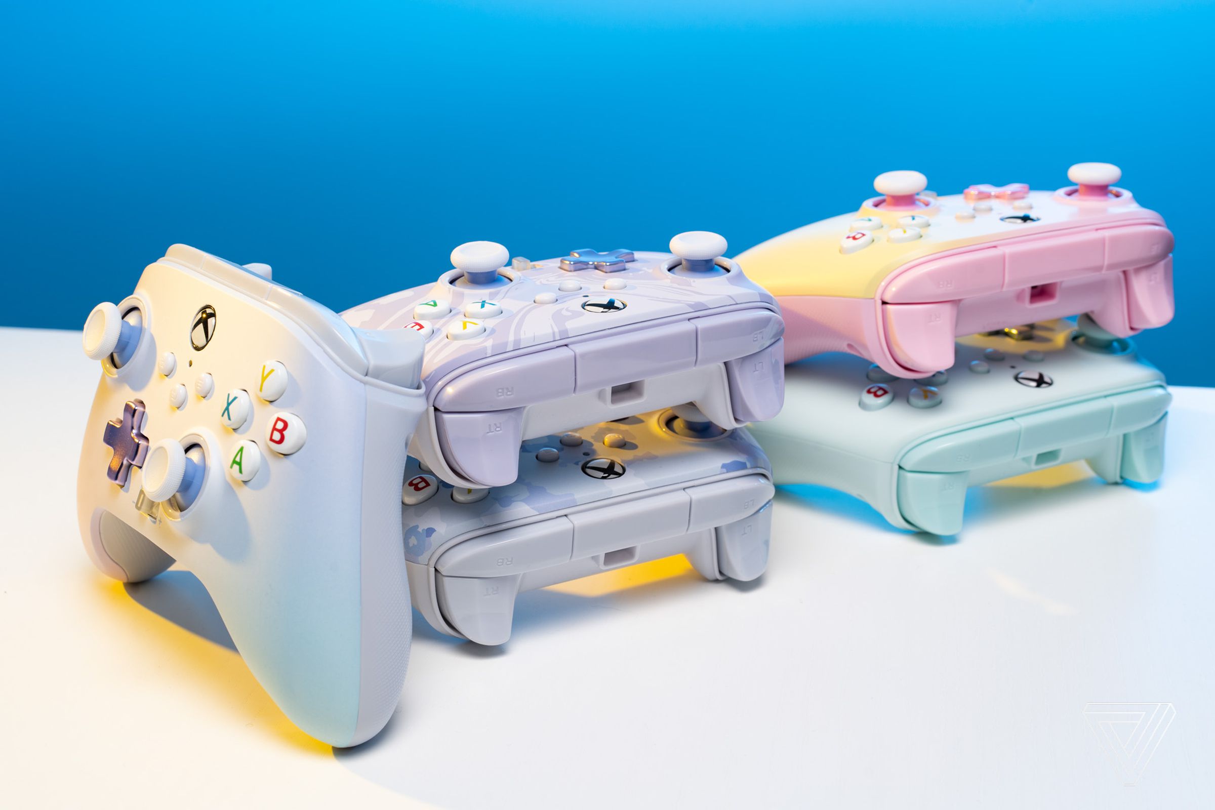 Marshmallowy vibes for days. The controllers have smooth, satin finishes on the front, lightly textured backs, and glossy accents on the shoulders and bumpers.