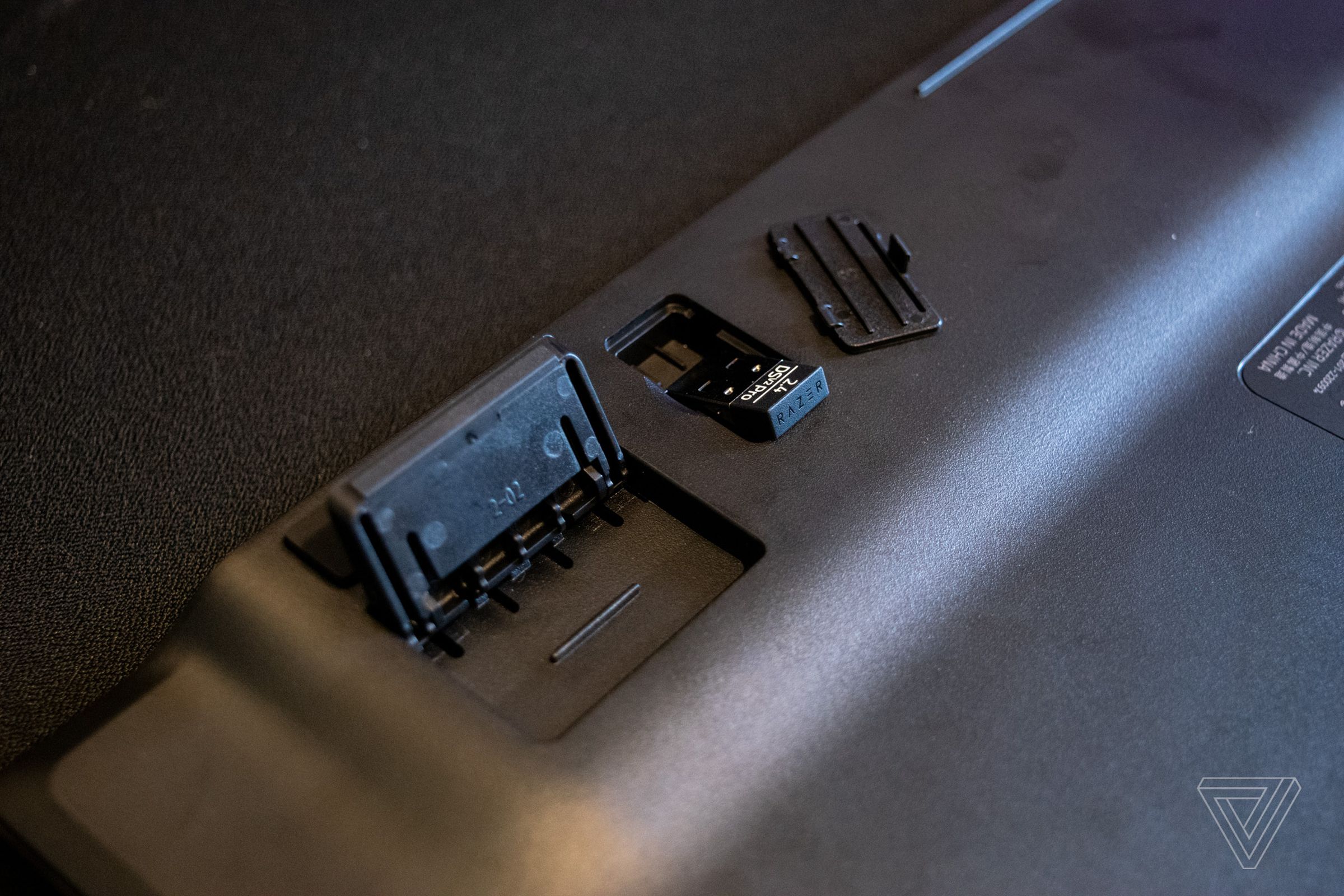 The 2.4Ghz wireless dongle stows neatly away in the base of the chassis.