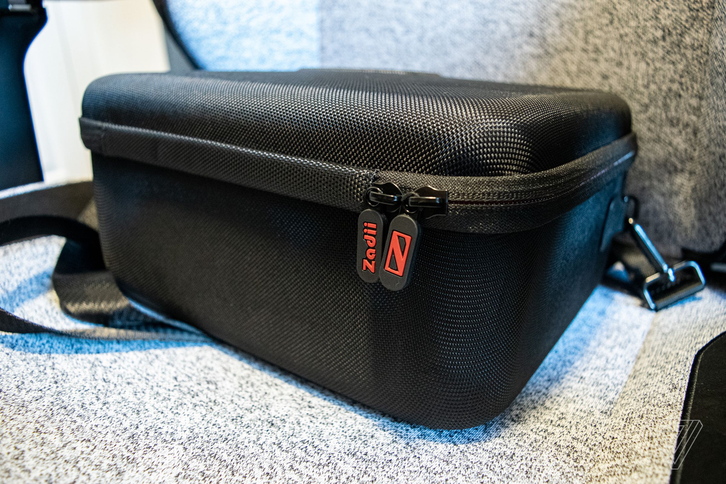 The hardware on Zadii’s travel case is robust and reinforced on the corners.