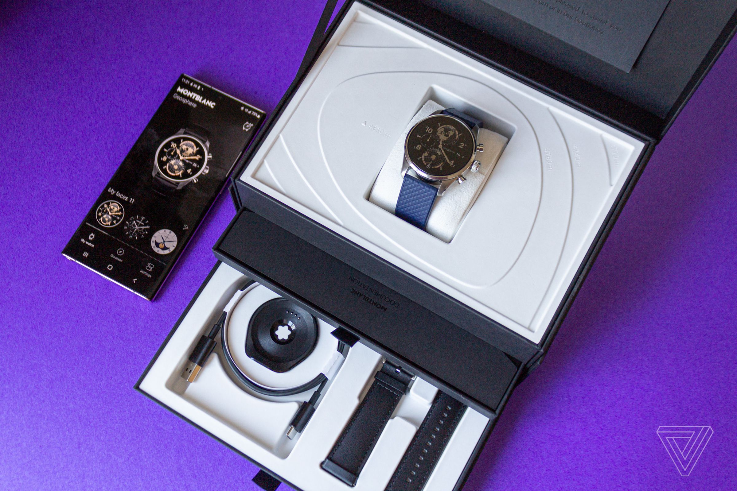 Box showing Montblanc Summit 3 and all its accessories.