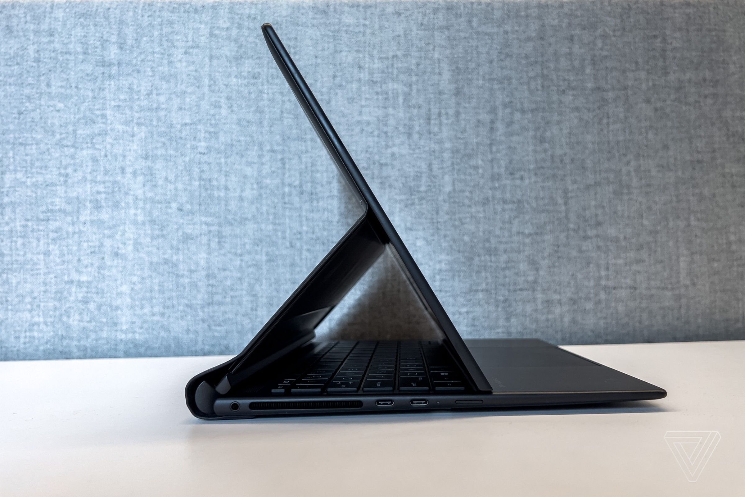 The HP Dragonfly Folio G3 in folio mode on a desk seen from the right side.