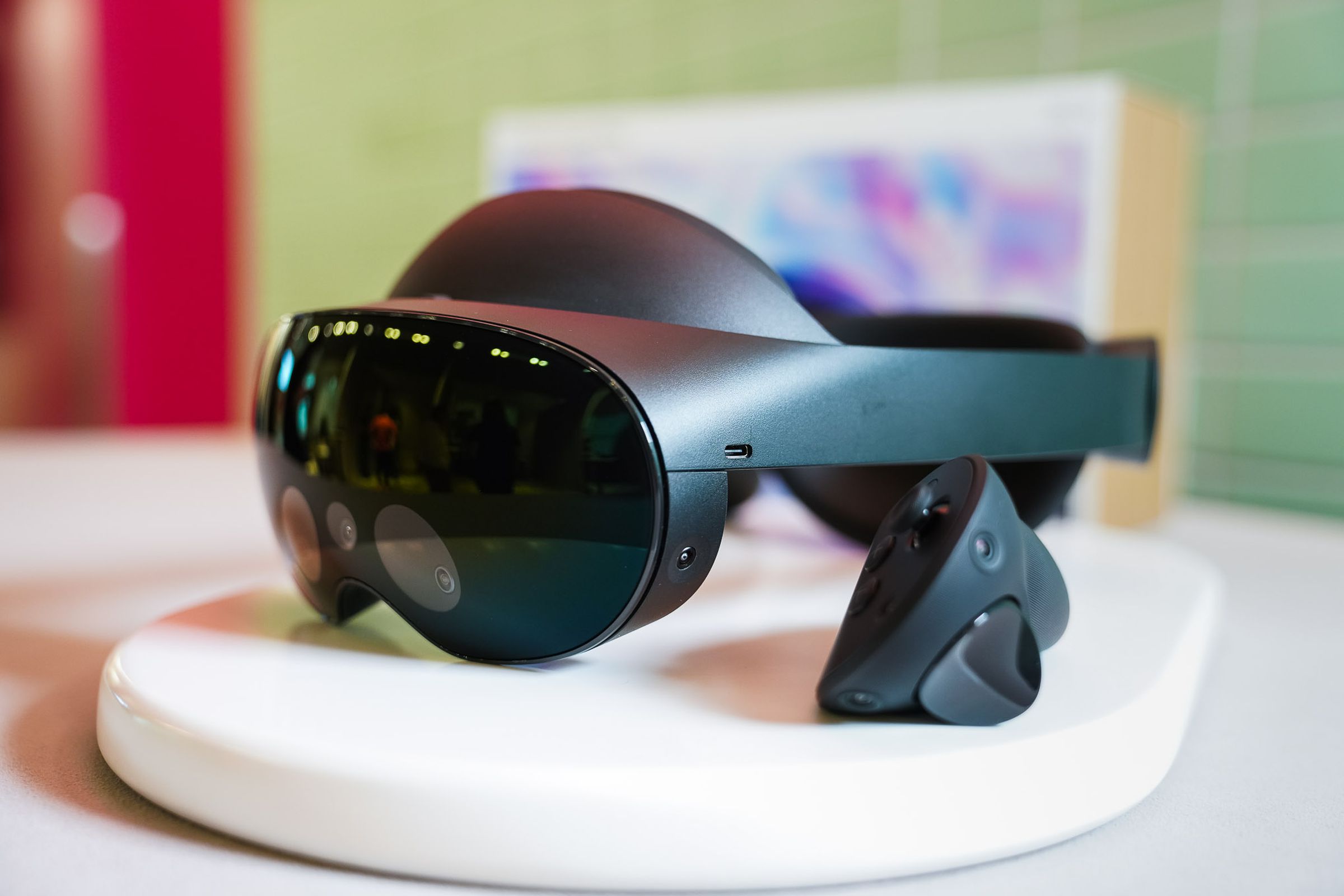 Meta Quest Pro VR kulaklığının bir resmi