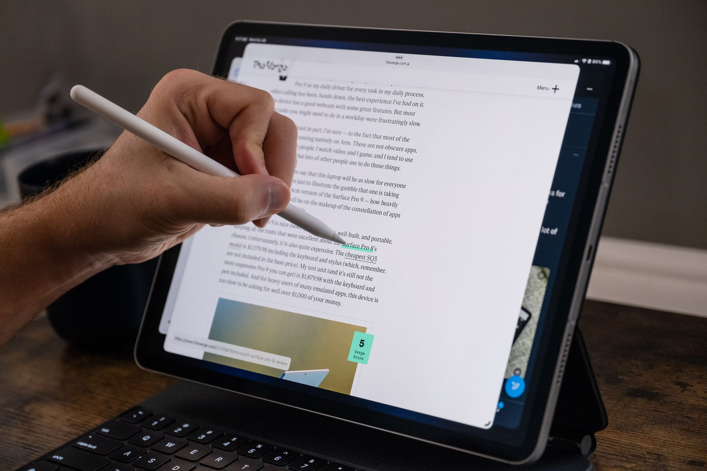 Demonstrating the Pencil hover feature on the 2022 iPad Pro by holding the Pencil over a link and seeing its destination in the lower-left corner.
