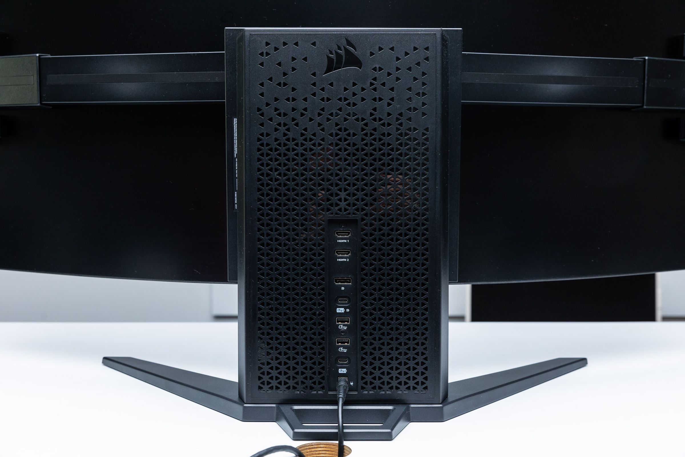 The backside of the Corsair Xeneon Flex’s stand, showcasing its DisplayPort, HDMI 2.1 ports, and USB ports for connecting accessories.