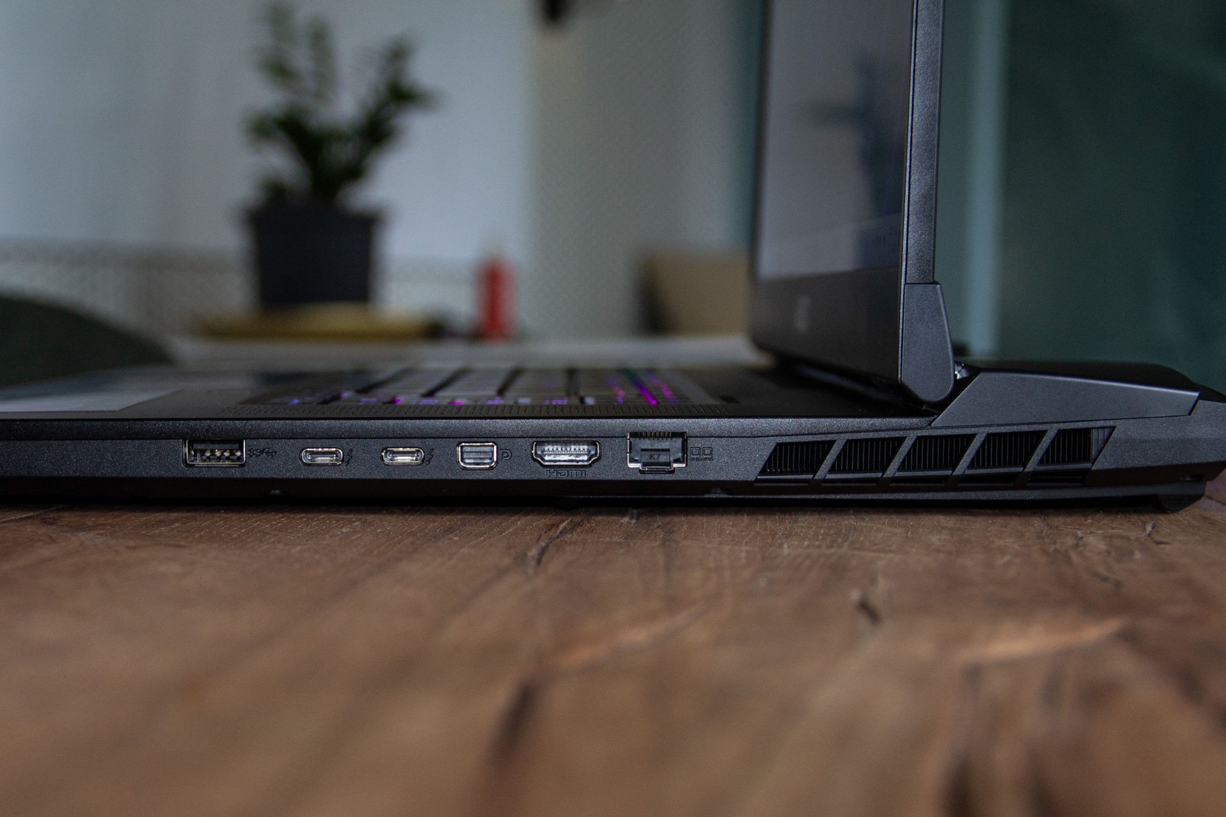 The ports on the right side of the MSI Titan GT77 HX.