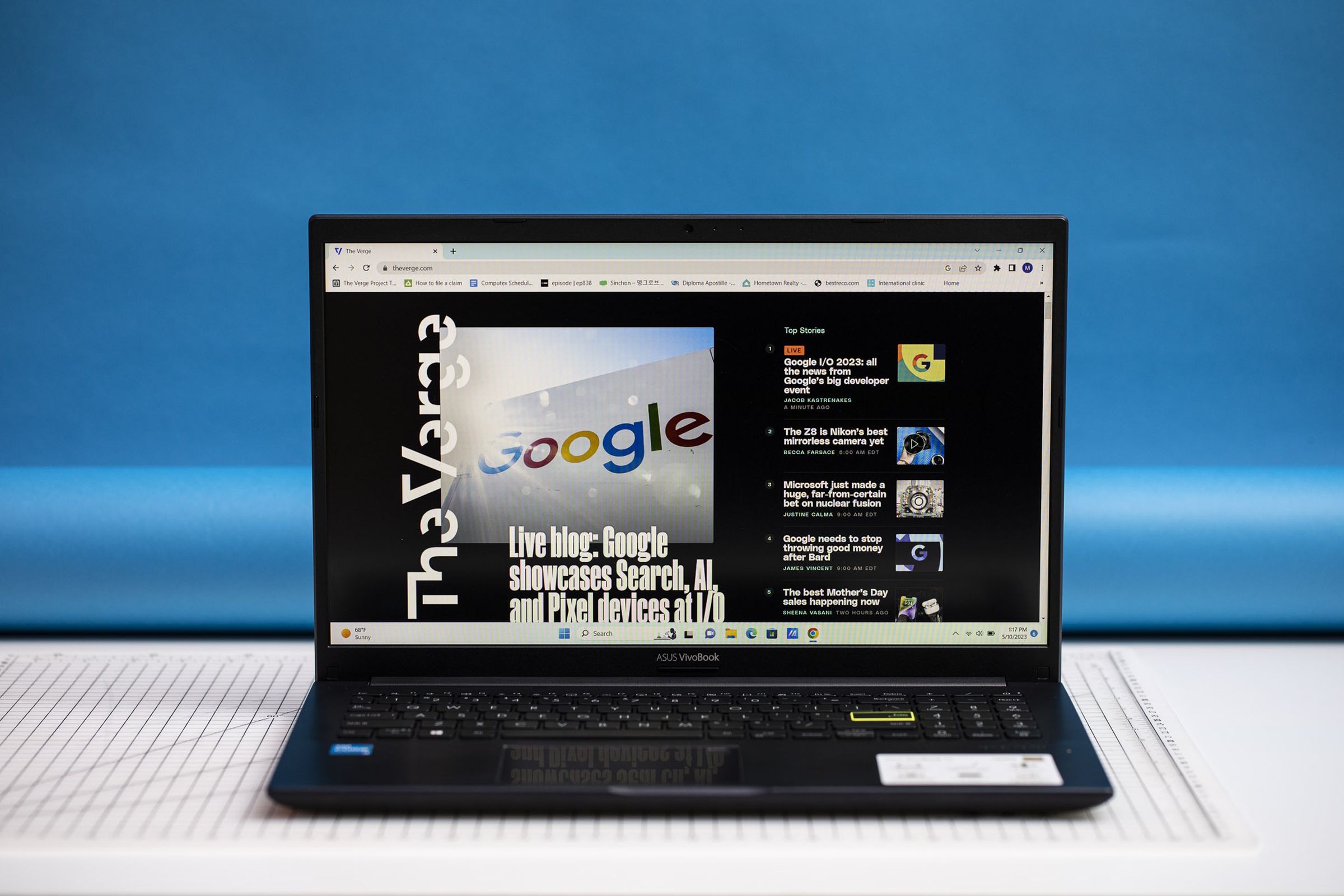 The Asus Vivobook 15 displaying The Verge homepage.