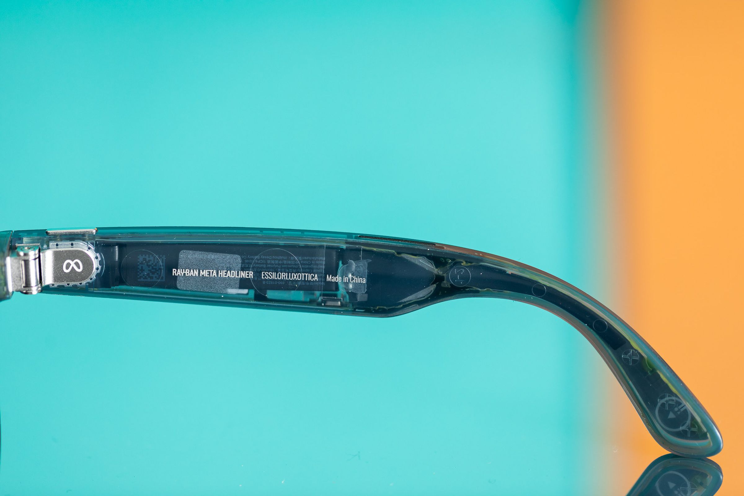 Transparent arm showing the internal components of the Ray-Ban Meta Smart Glasses
