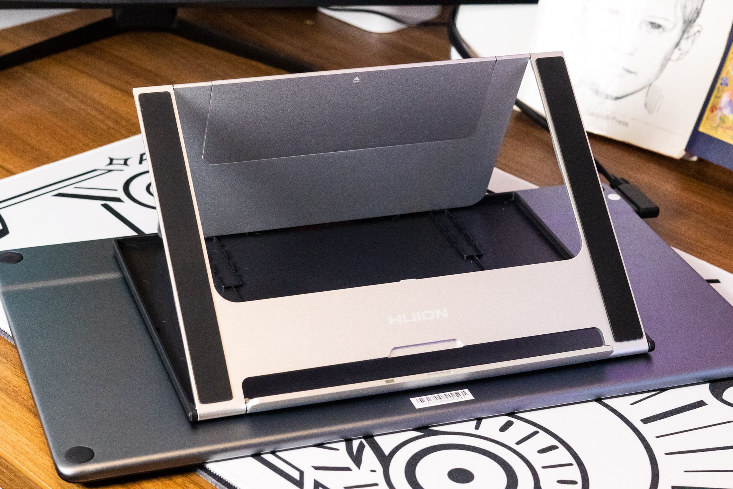 A photograph of the Huion Kamvas 16 Pro (2.5K) removable stand.