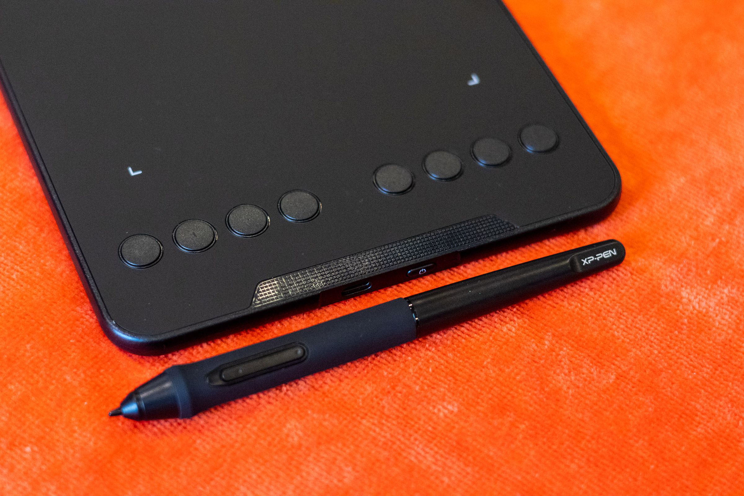 A close-up shot of the XP-Pen Deco Mini 7 buttons and stylus