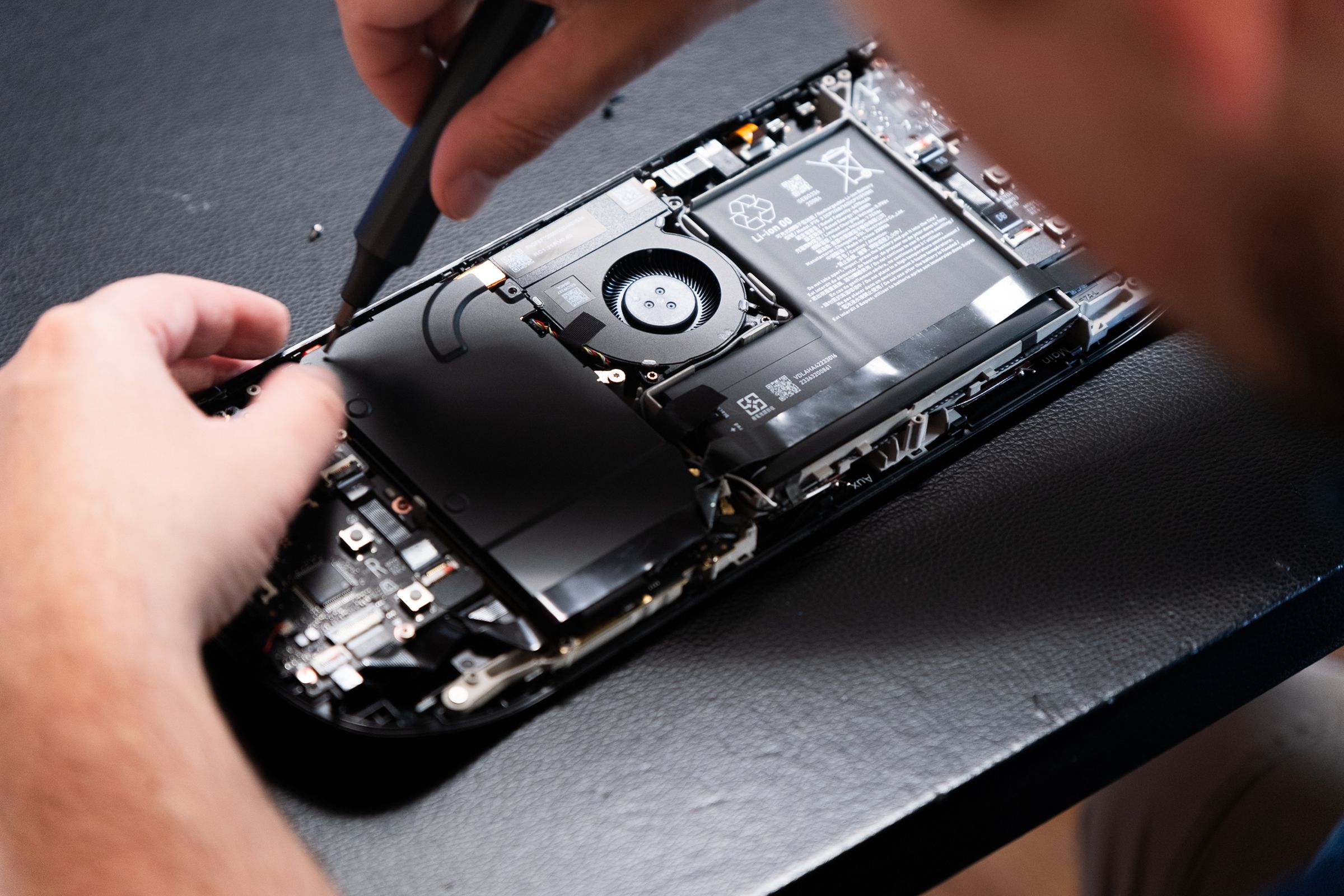 Valve says the Deck is more repairable than ever, with Torx screws, fewer repair steps, machine screw bosses for the back cover, and a screen you can replace all by itself.