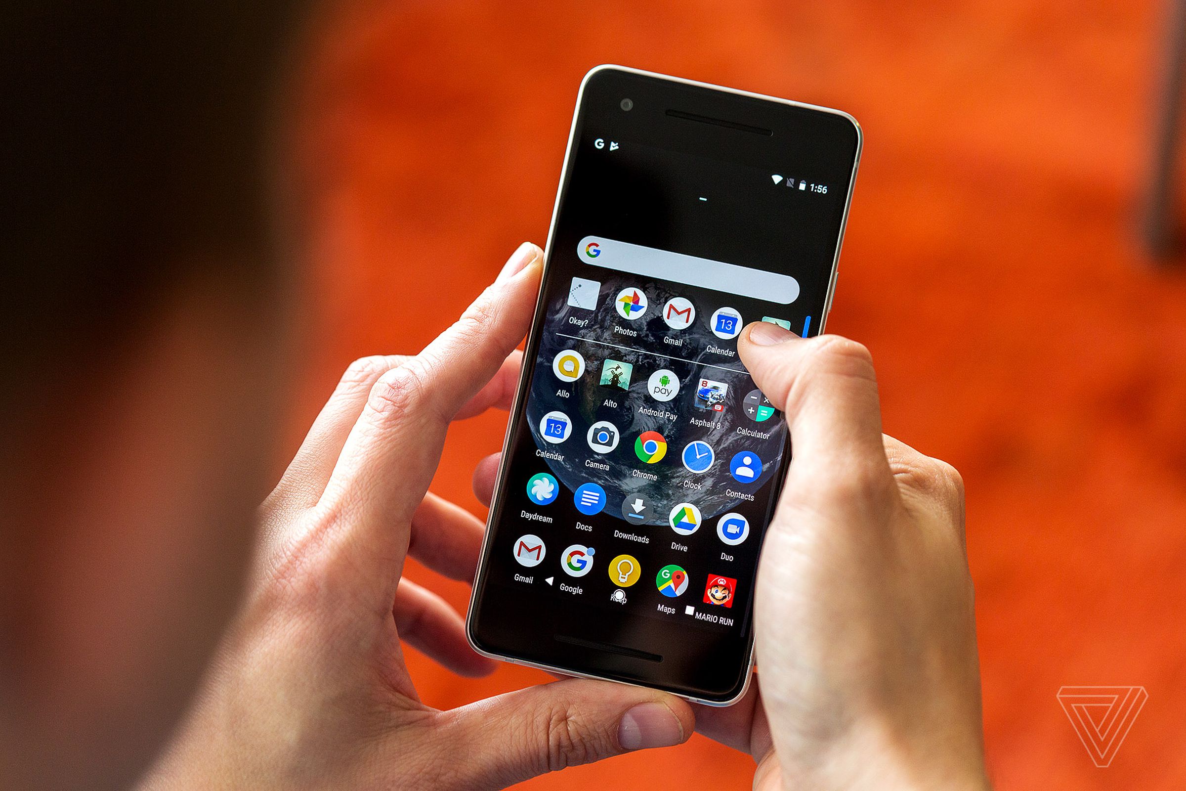 Современный телефон андроид. Смартфон. Телефон в руке. Андроид телефон. Android смартфон.