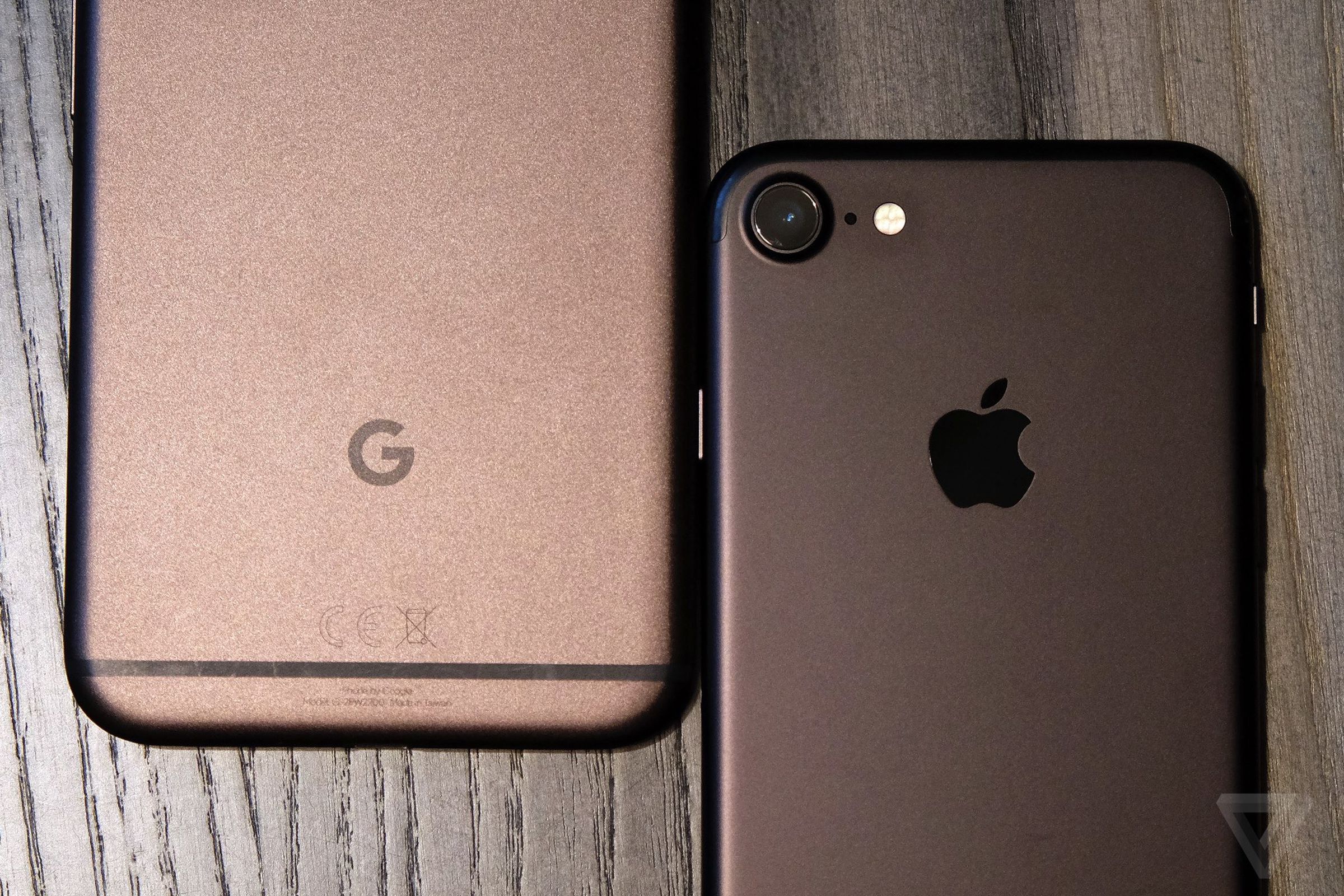 google pixel and iphone 7