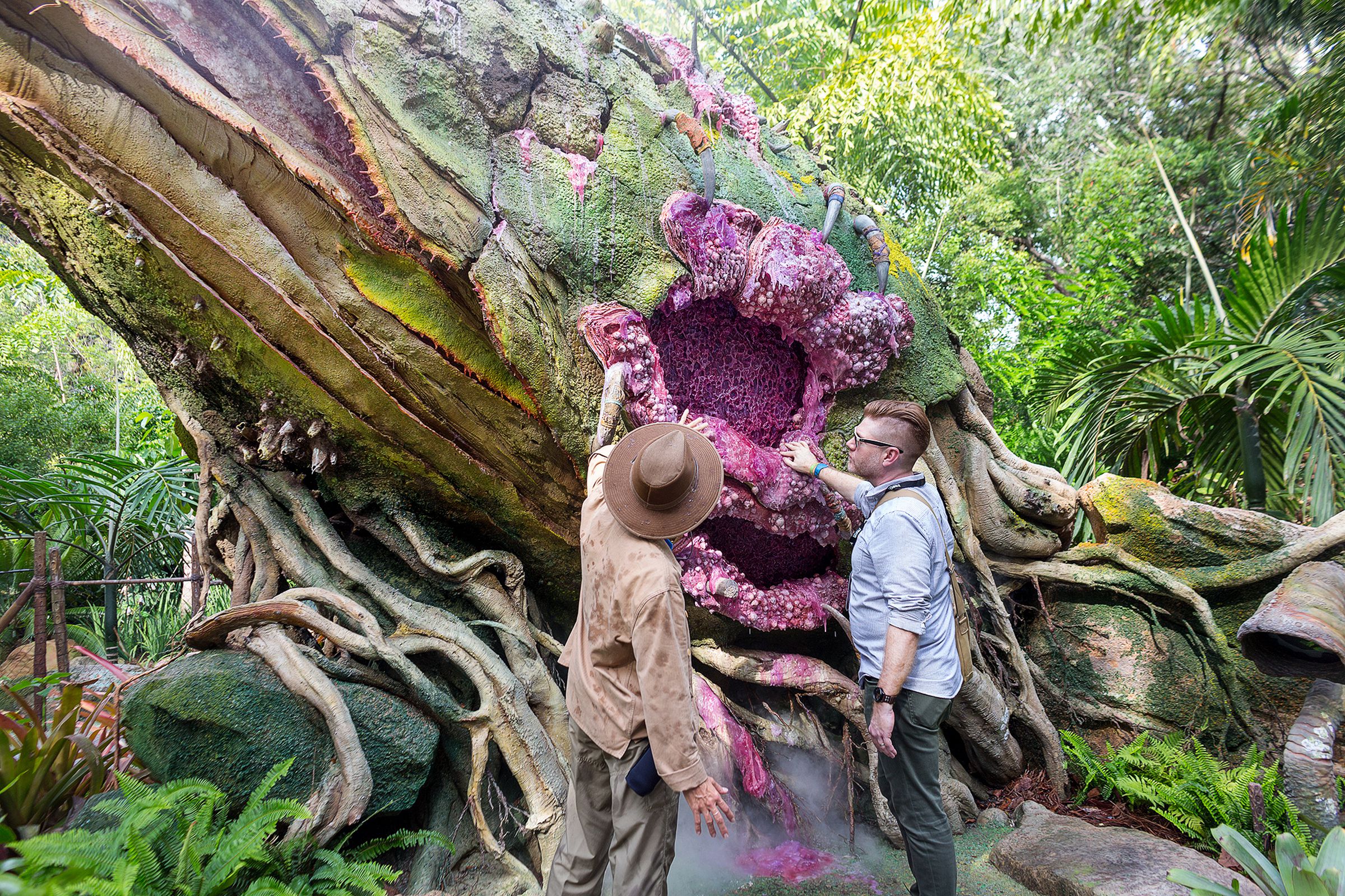 Guides in the employ of Alpha Centauri Expeditions teach visitors about the flora and fauna of Pandora.