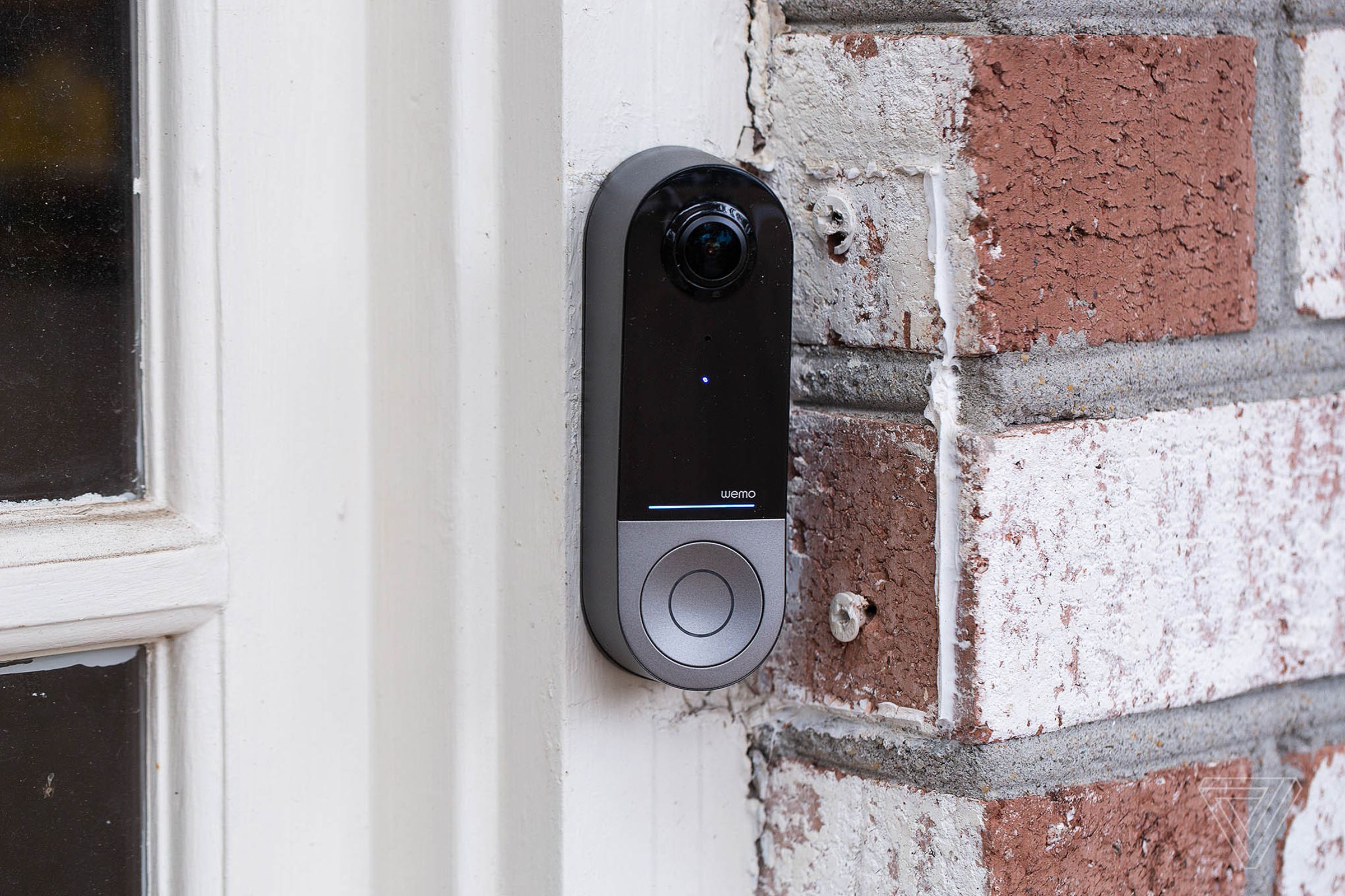 The Belkin Wemo Video Doorbell is a HomeKit, and HomeKit Secure Video-compatible smart home doorbell camera.