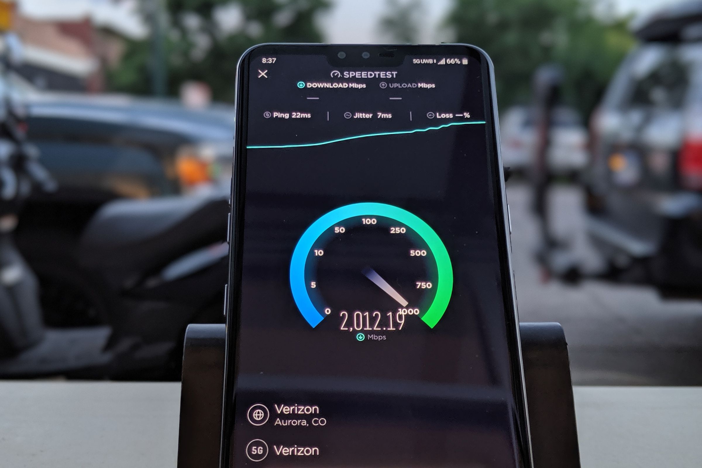 A speed test conducted on an LG V50 ThinQ by a Verizon employee in Aurora, Colorado