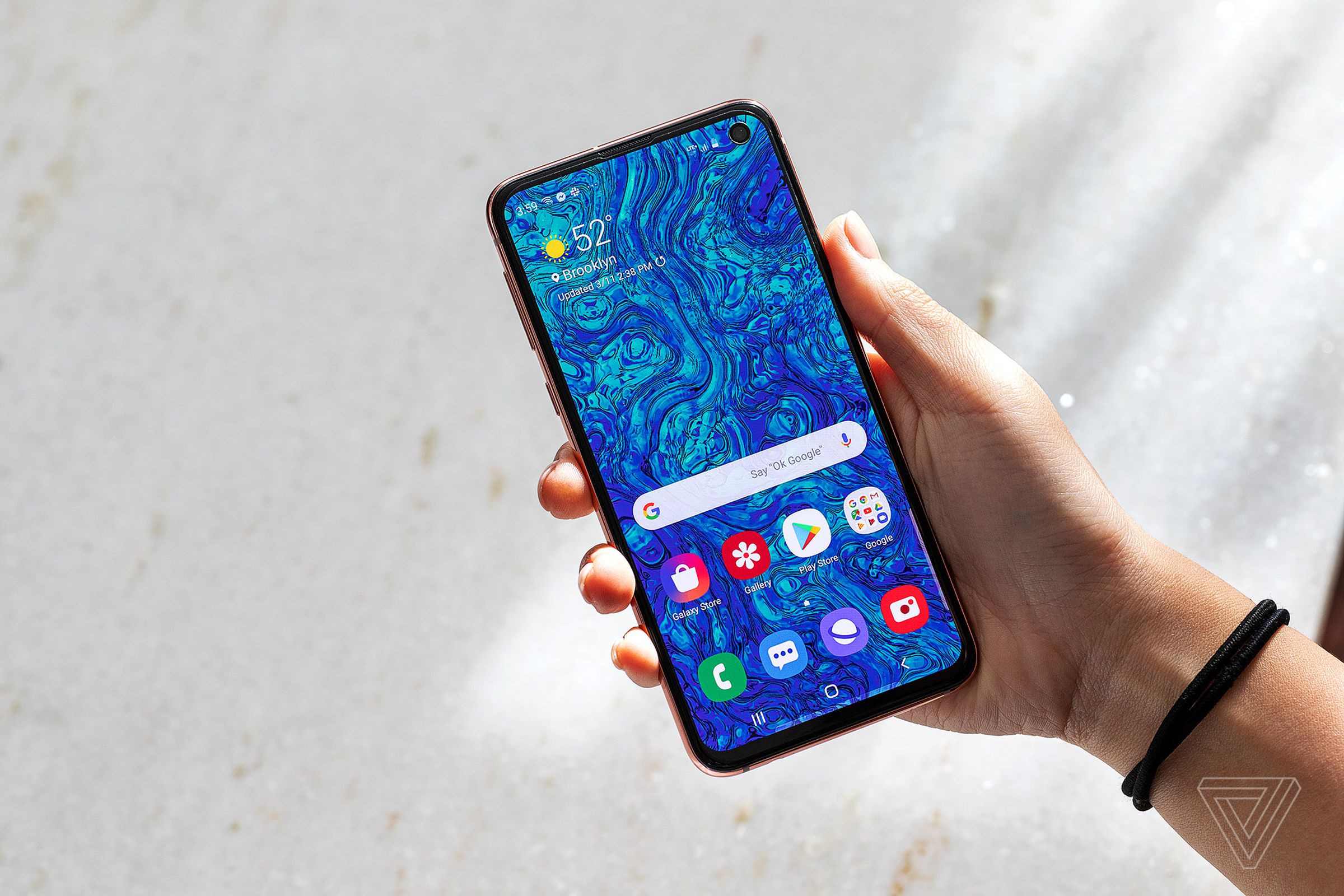 The Samsung Galaxy S10E has its fingerprint sensor on its side, and it’s surprisingly great.