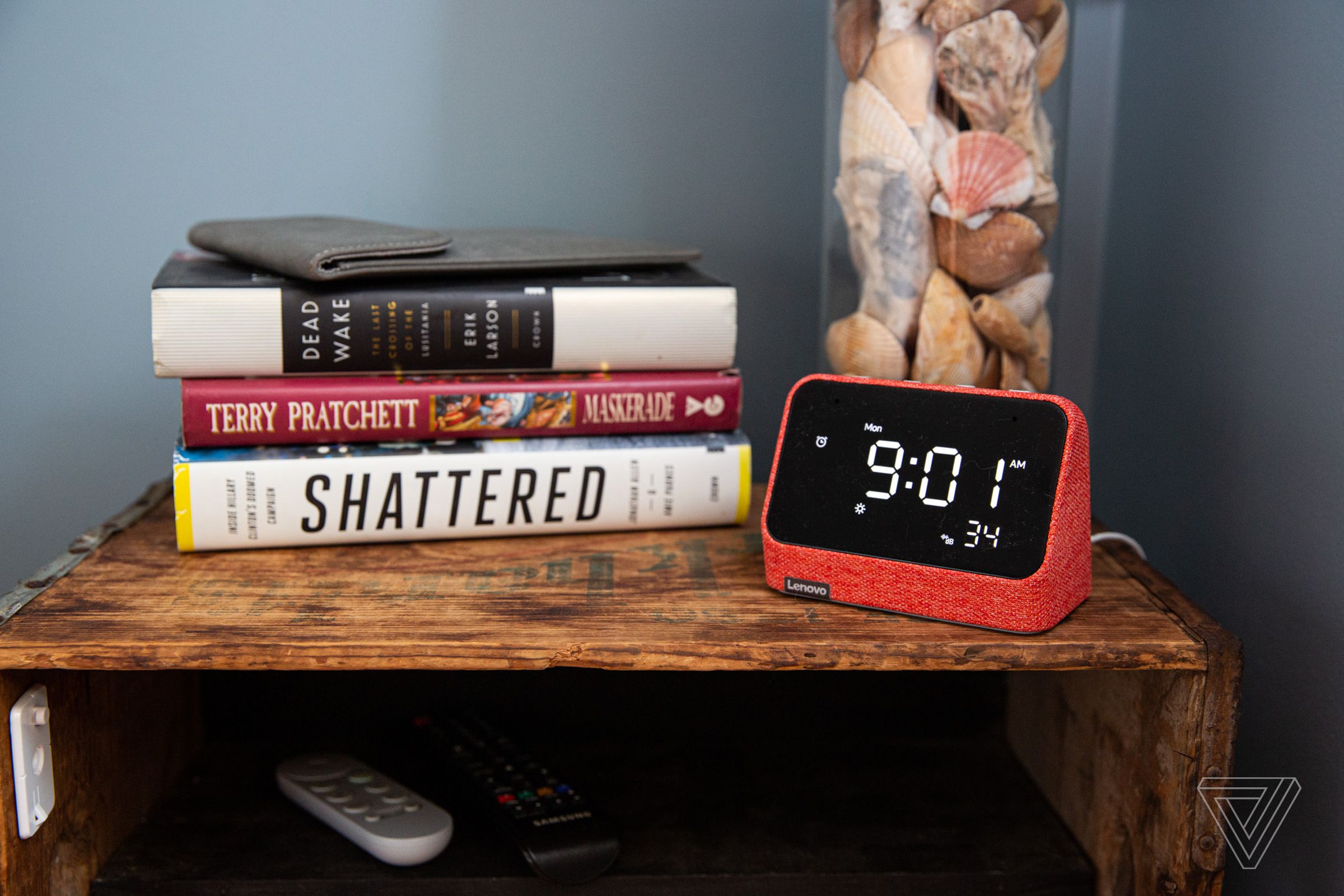 The Lenovo Smart Clock Essential with Alexa lacks any compelling features.