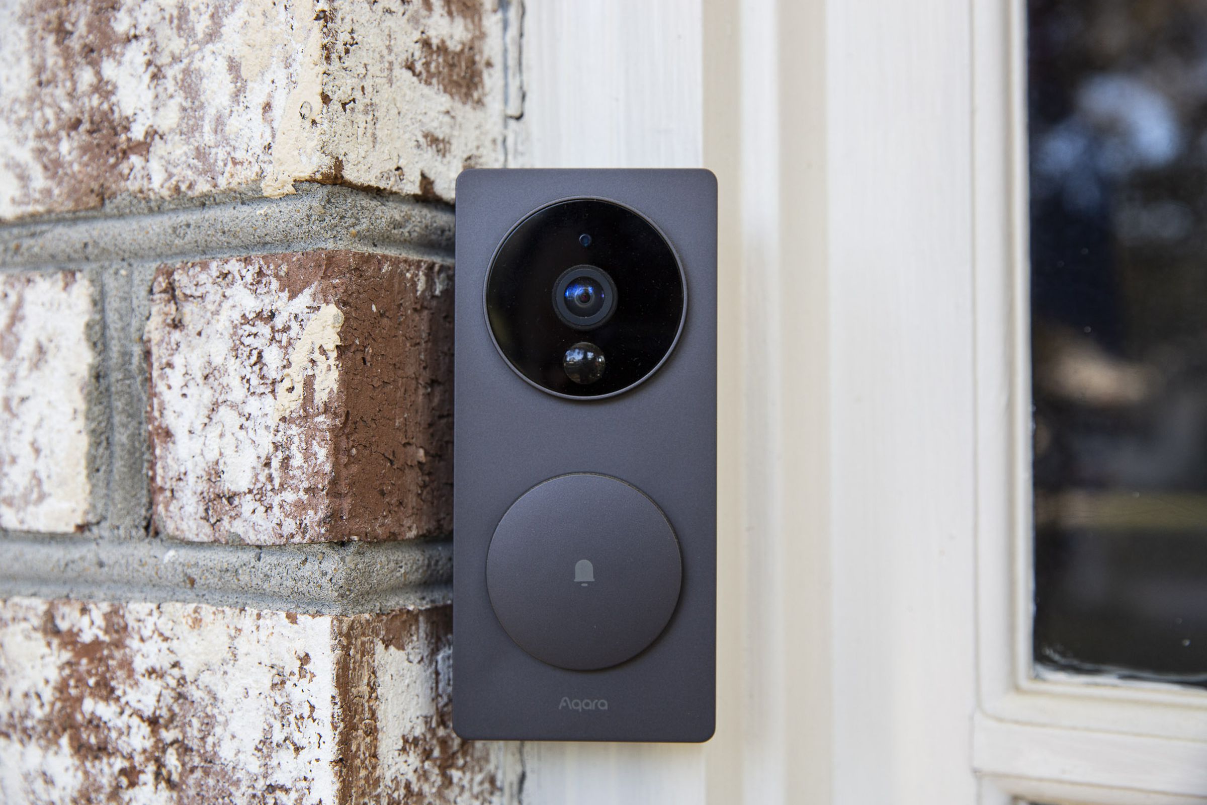 The Aqara G4 video doorbell can be battery-powered or wired and offers 24/7 continuous recording.