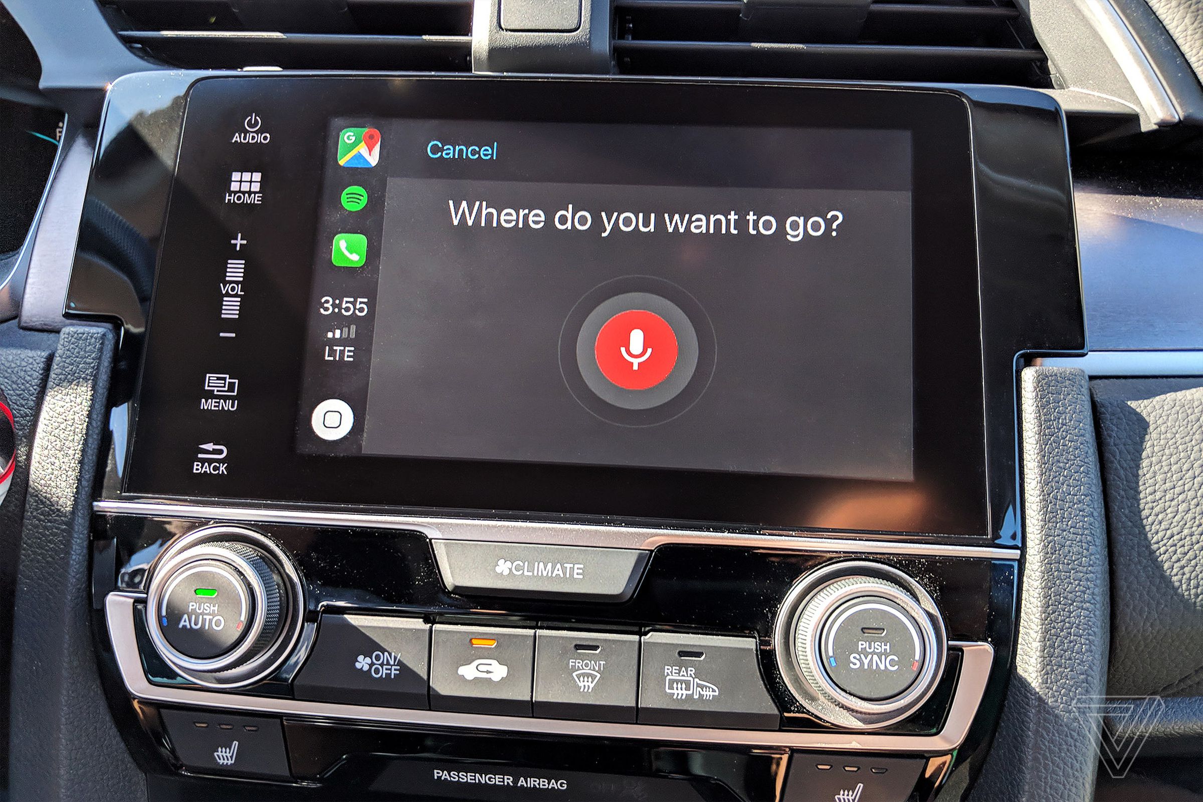 Google Maps voice controls in CarPlay.