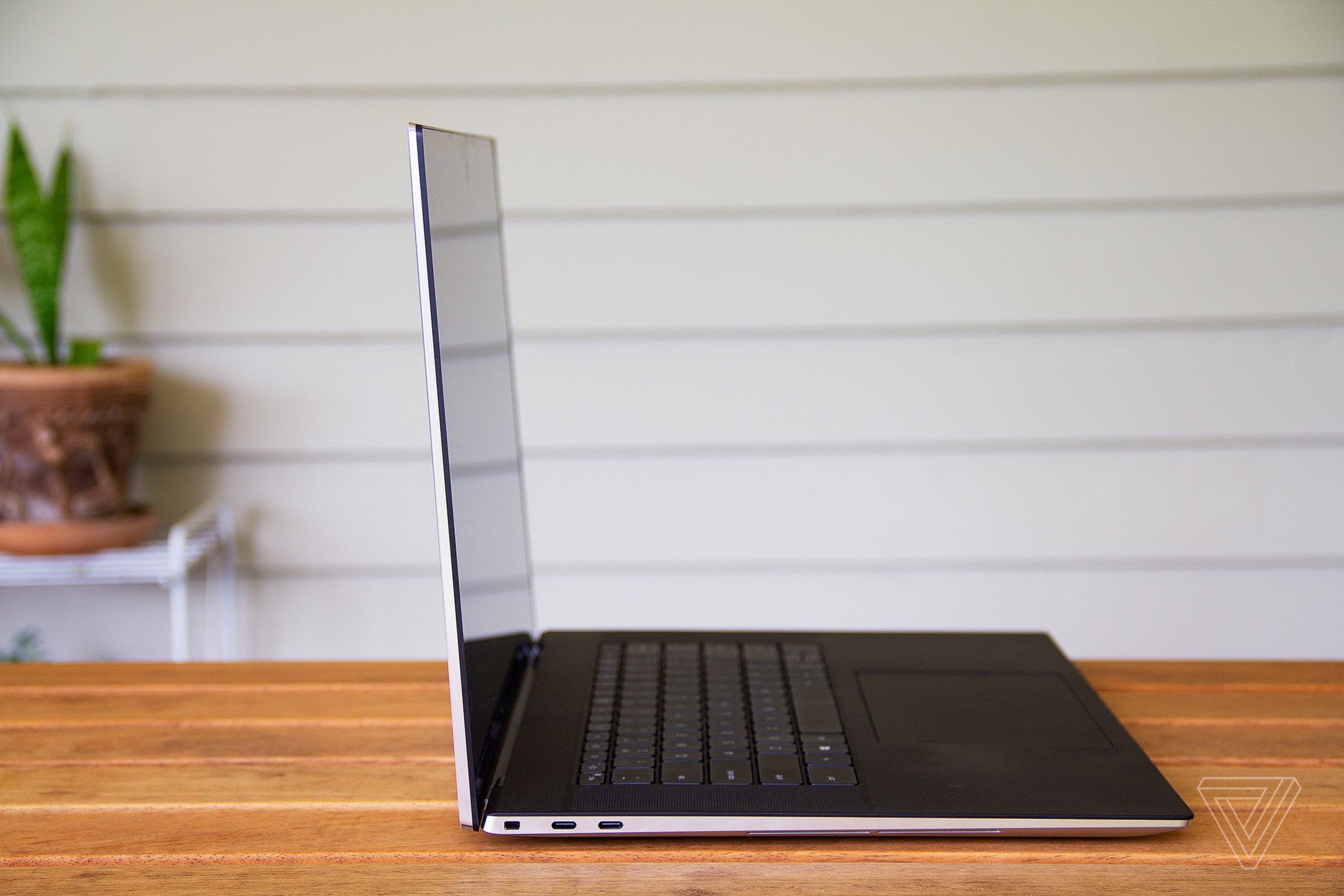 The XPS 17 on a table from the side.