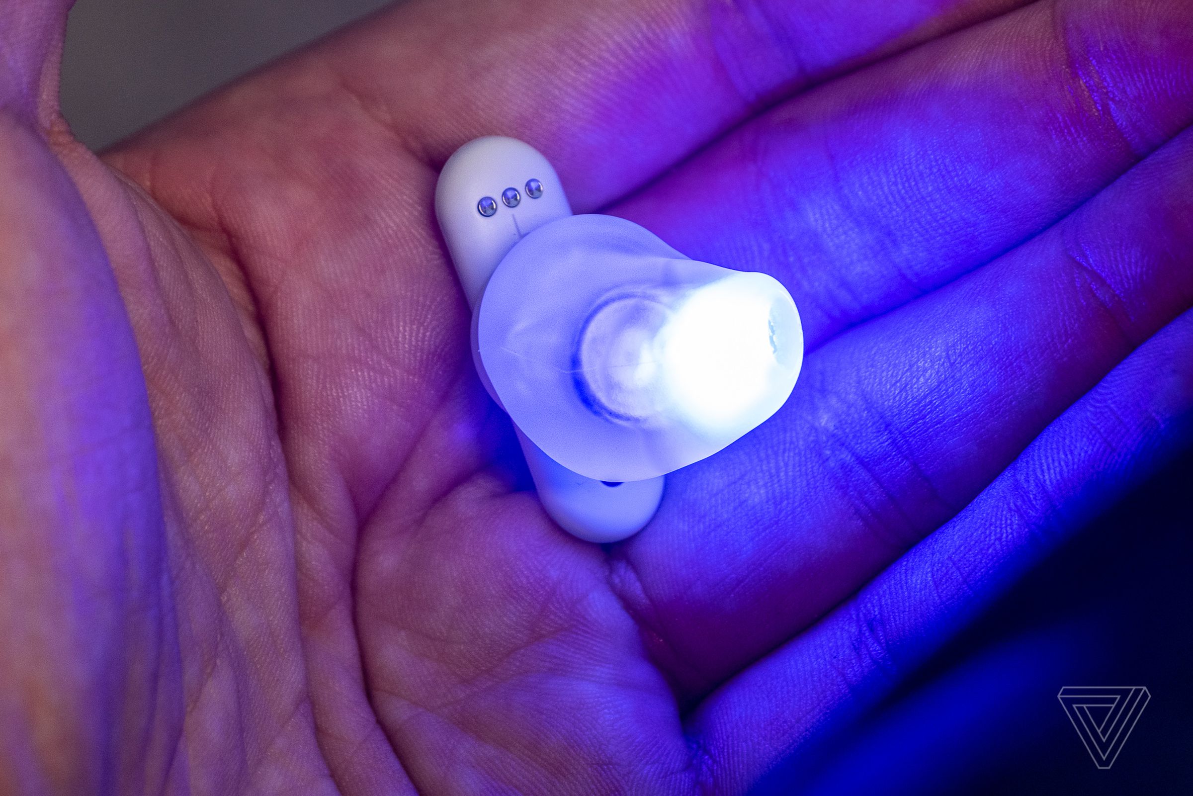 As the gel reacts to the LEDs, the ear tips warm up.