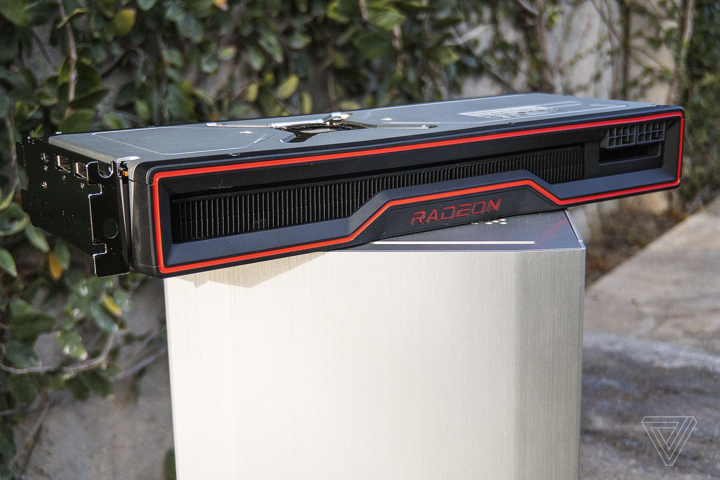 Yes, the RX 6800’s exhaust resembles a certain muscle car.