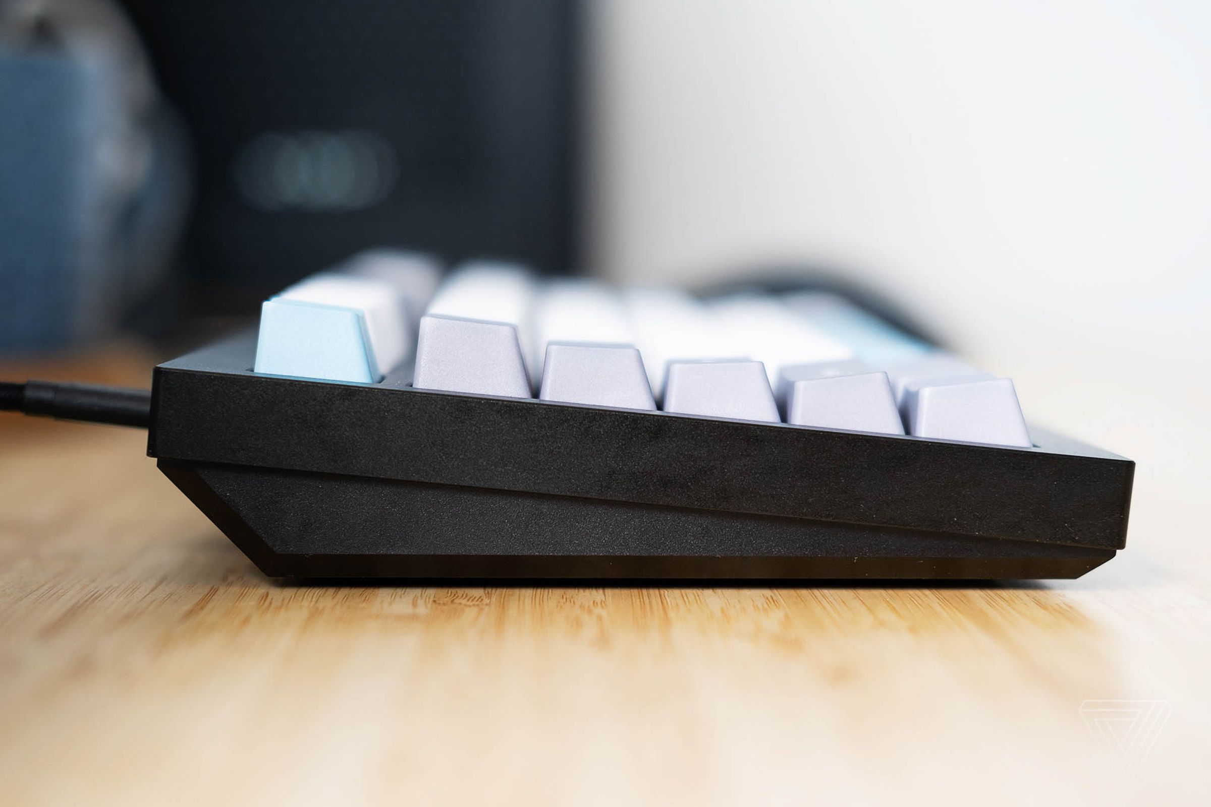 A solid aluminum case with no height adjust.