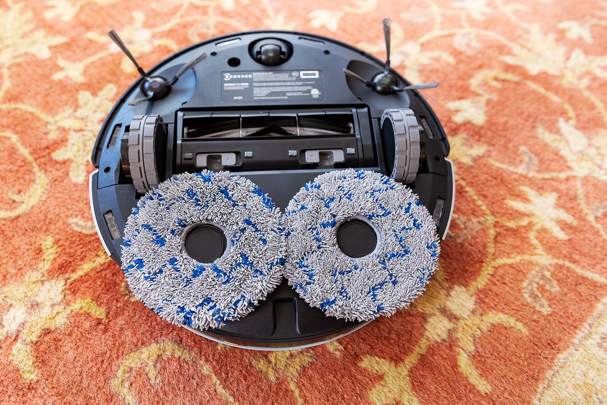 Two removable, washable mopping pads help the X1 Omni keep your floors sparklingly clean.