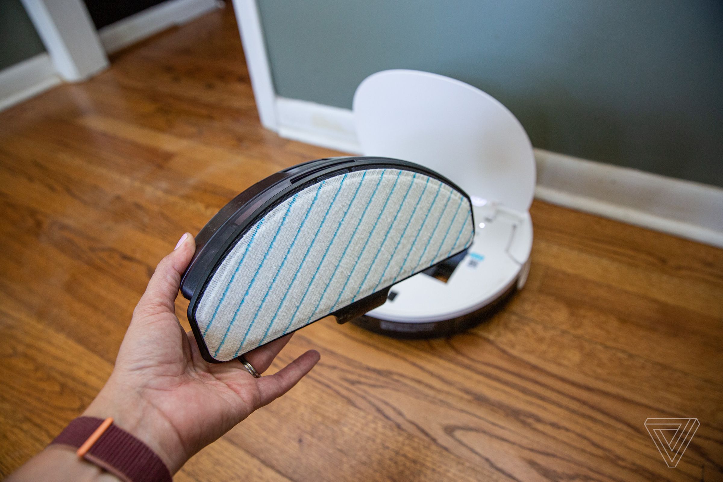 The Yeedi’s water tank holds a minimal 180mL, and its mopping pad is paper-thin. 