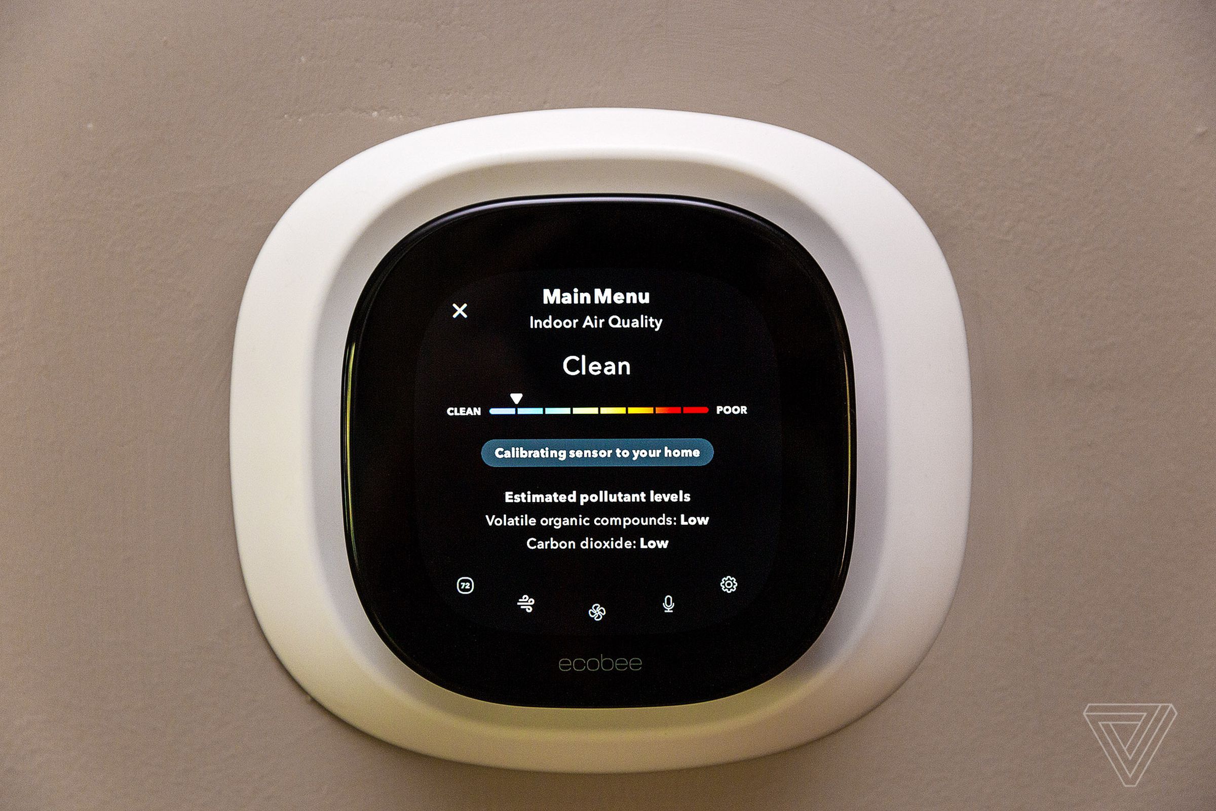 The indoor air quality monitor screen on the Premium thermostat.