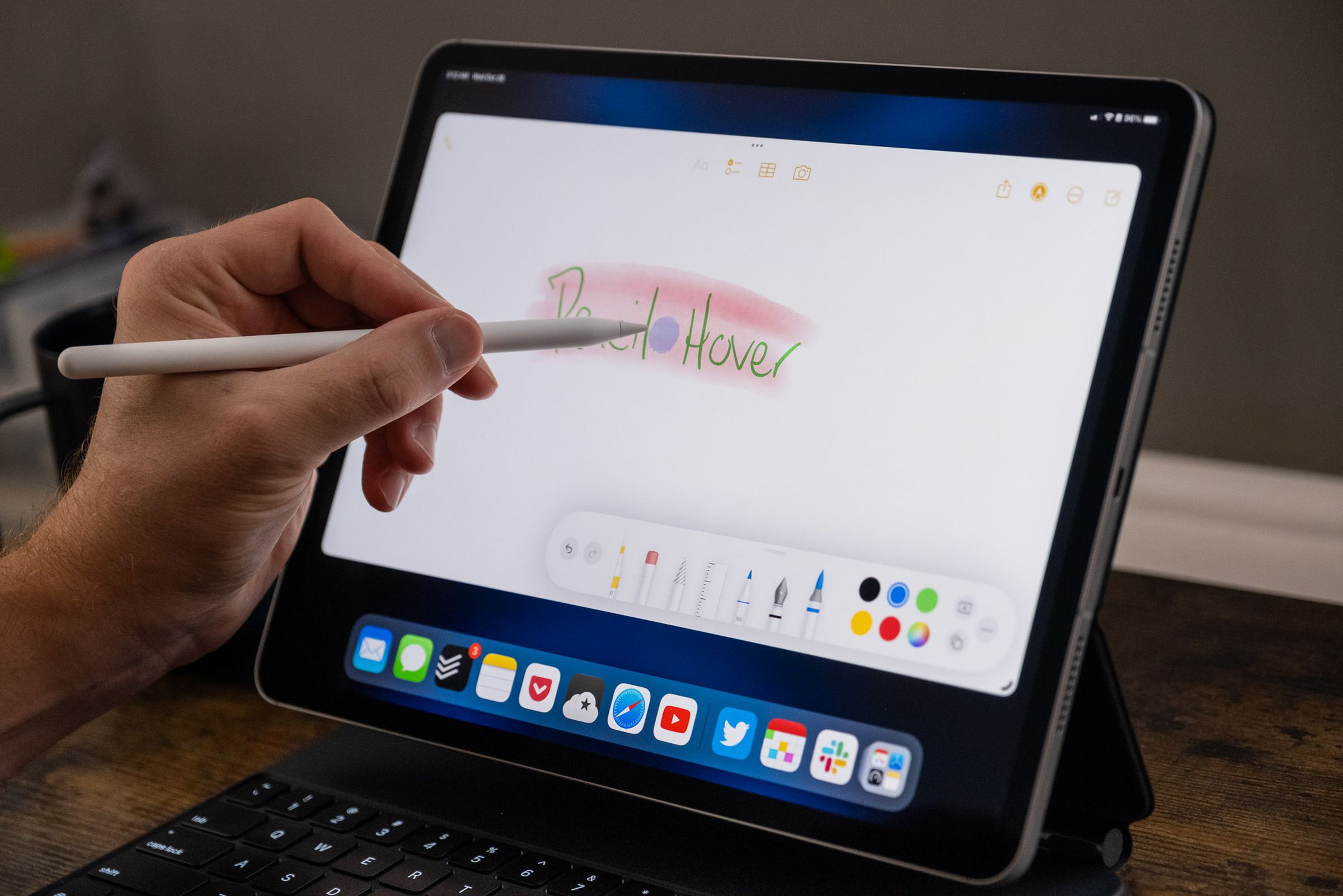 A demonstration of the Hover feature of the Apple Pencil on the new iPad Pro, showing the cursor that displays when the Pencil is held within 12mm of the screen.